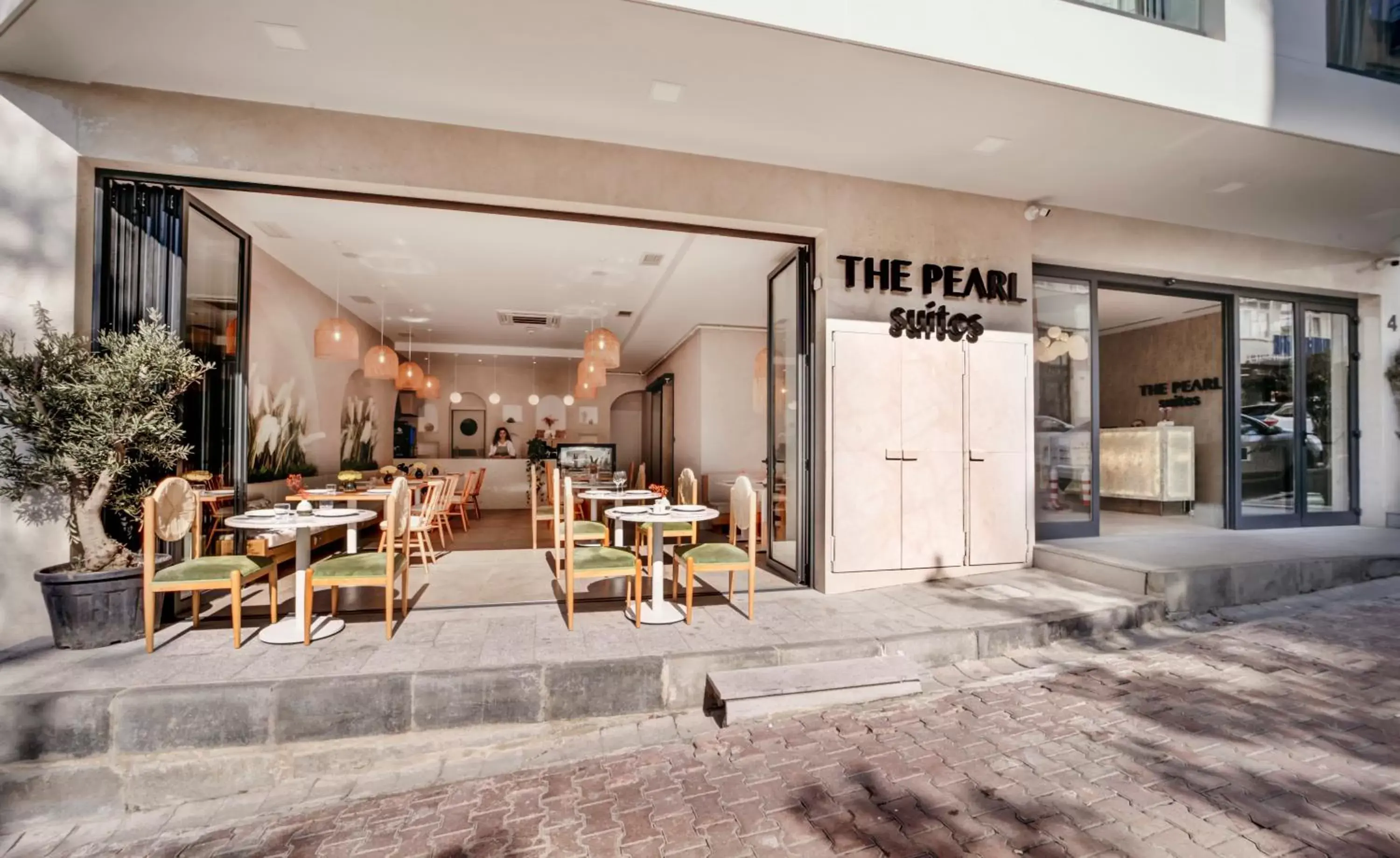 Restaurant/places to eat in The Pearl Suites