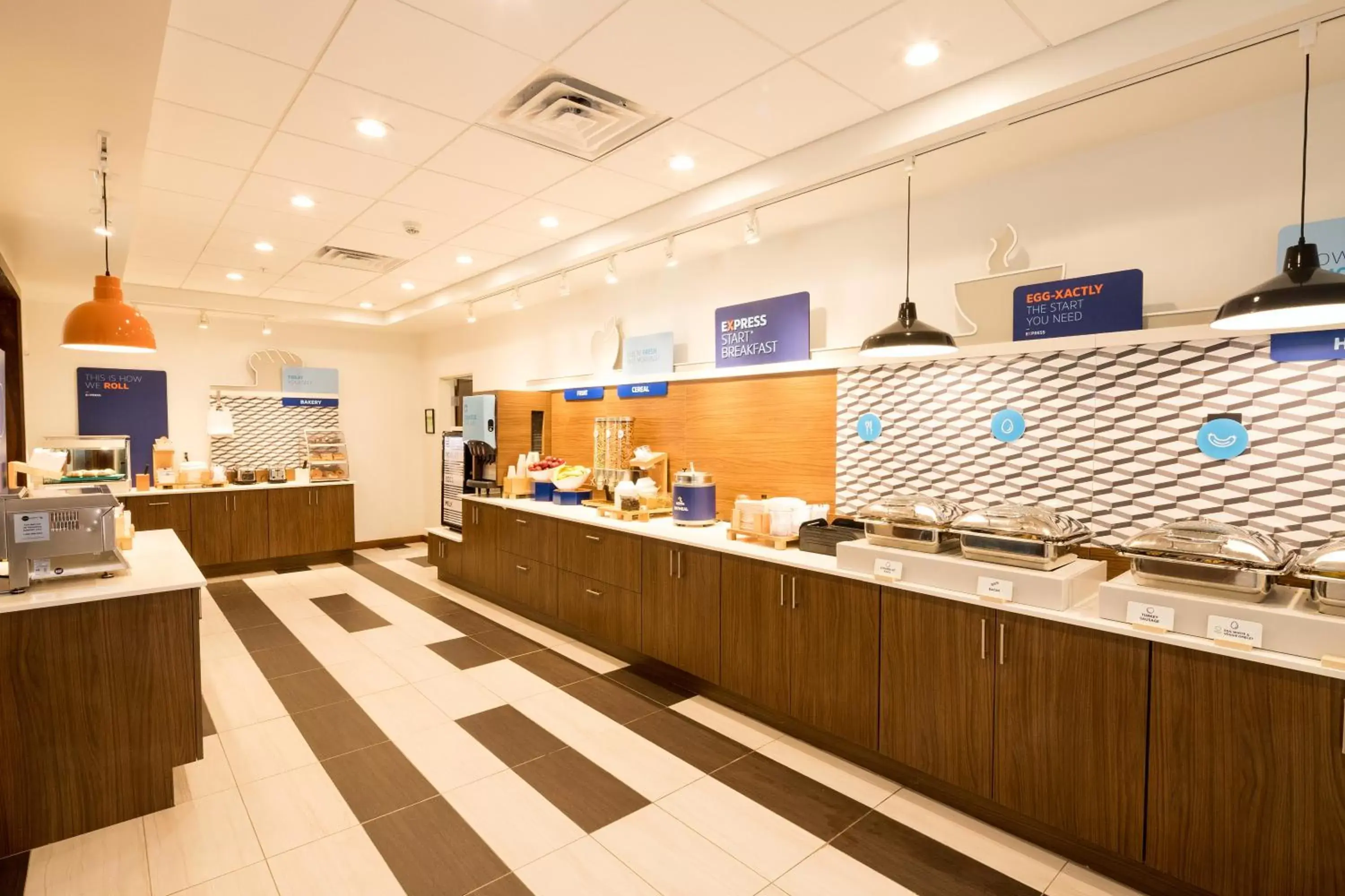 Breakfast, Restaurant/Places to Eat in Holiday Inn Express Hotel & Suites Bay City, an IHG Hotel