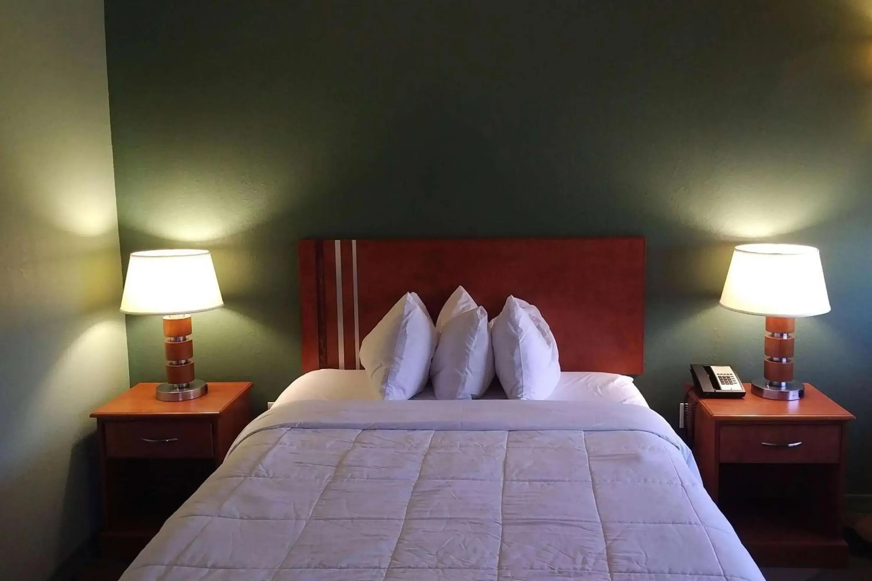 Photo of the whole room, Bed in Marble Waters Hotel & Suites, Trademark by Wyndham
