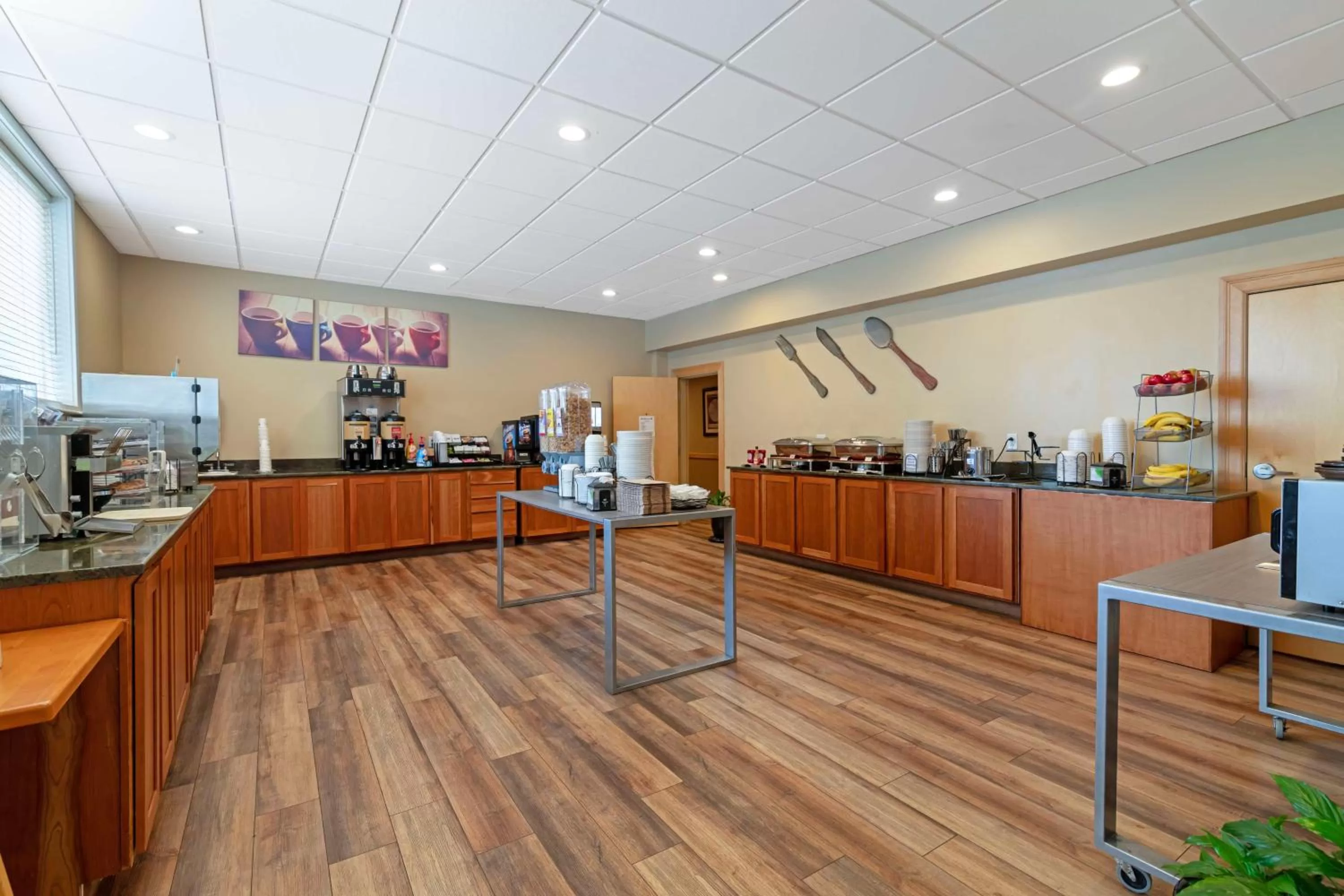 Breakfast in Best Western Plus Windjammer Inn & Conference Center