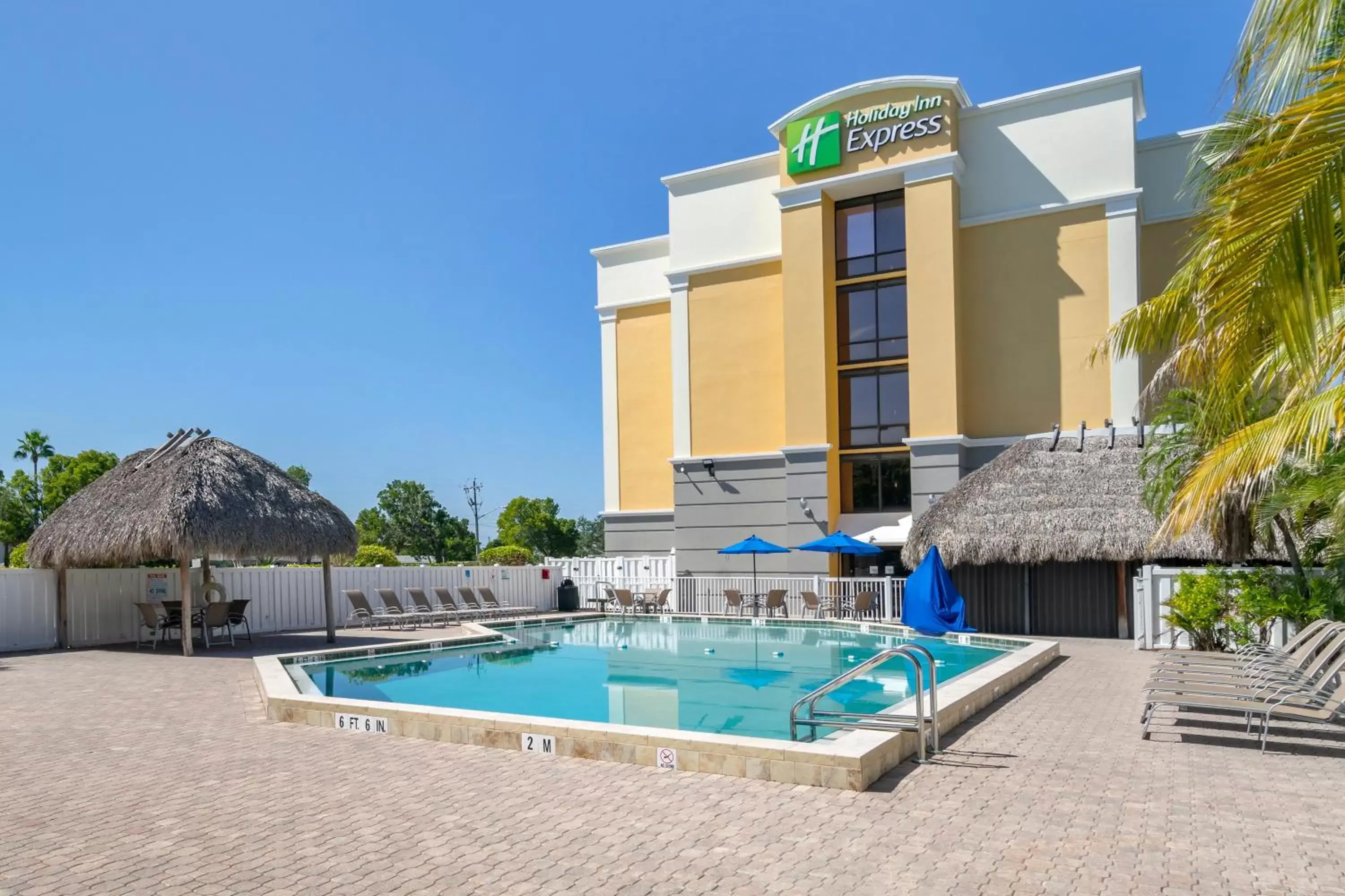 Swimming pool, Property Building in Holiday Inn Express Cape Coral-Fort Myers Area, an IHG Hotel