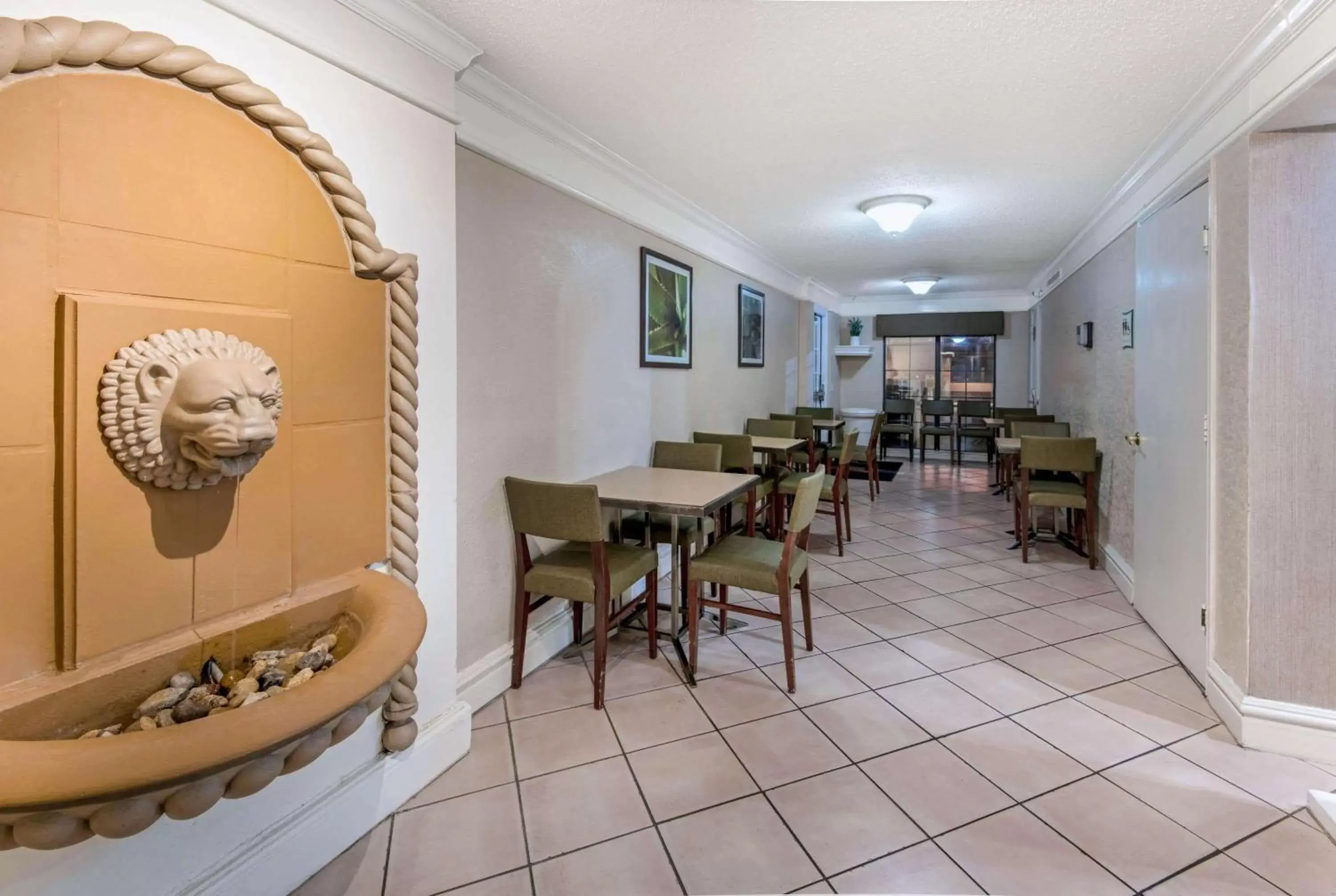 Lobby or reception, Restaurant/Places to Eat in La Quinta Inn by Wyndham San Antonio I-35 N at Rittiman Rd