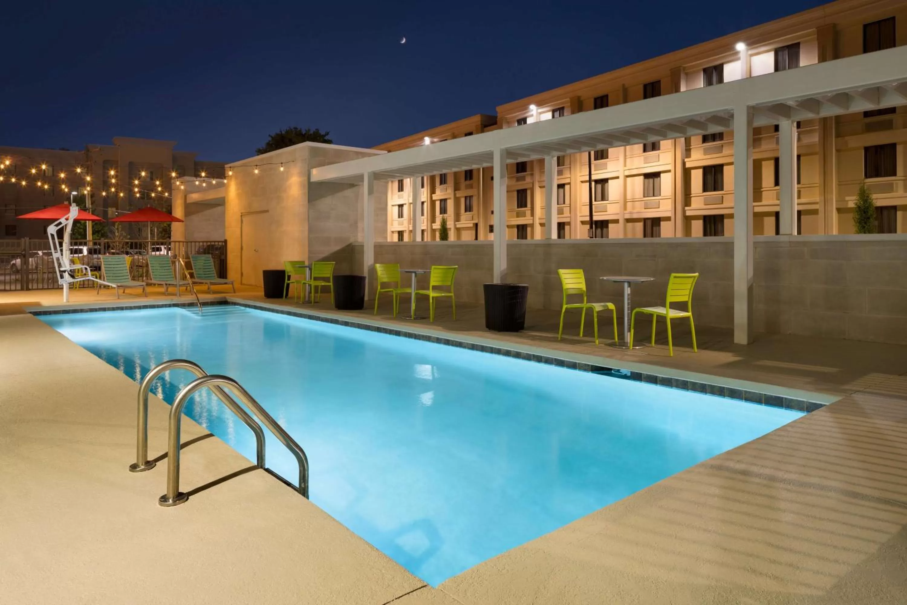 Pool view in Home2 Suites by Hilton Charlotte Airport