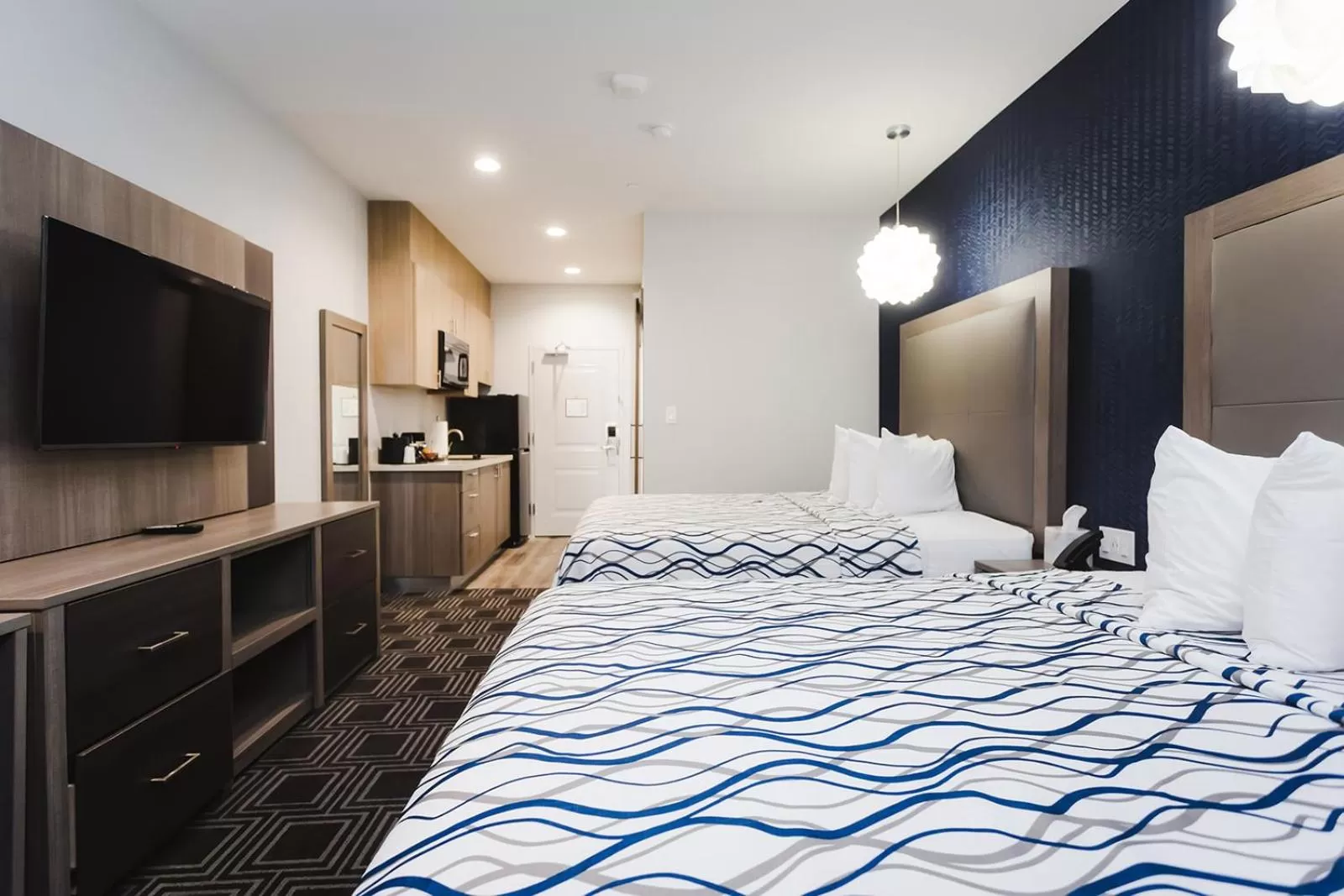 Photo of the whole room, Bed in Palace Inn Blue Houston East Beltway 8