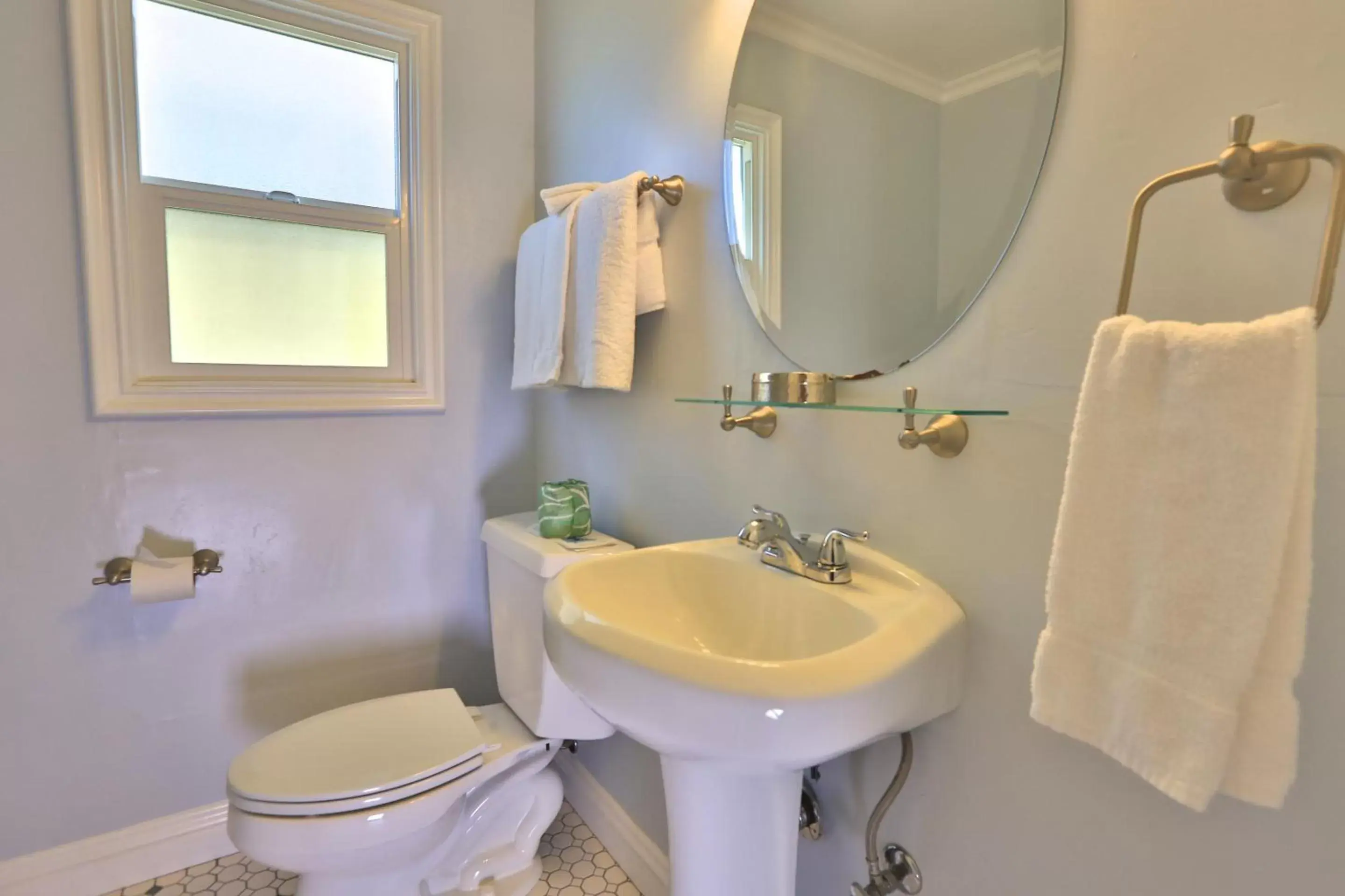 Bathroom in Beach Bungalow Inn and Suites