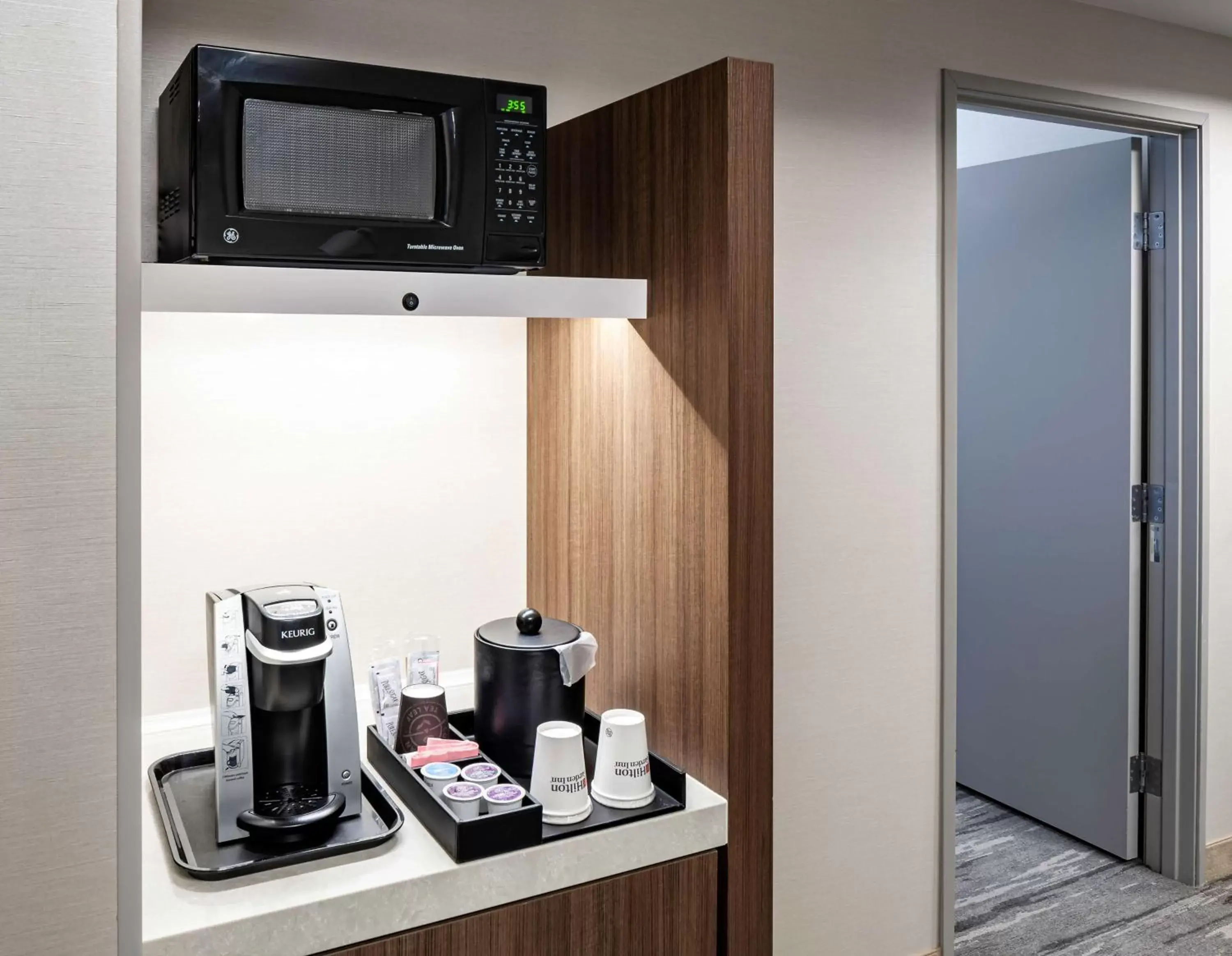 Photo of the whole room, Coffee/Tea Facilities in Hilton Garden Inn San Diego/Rancho Bernardo