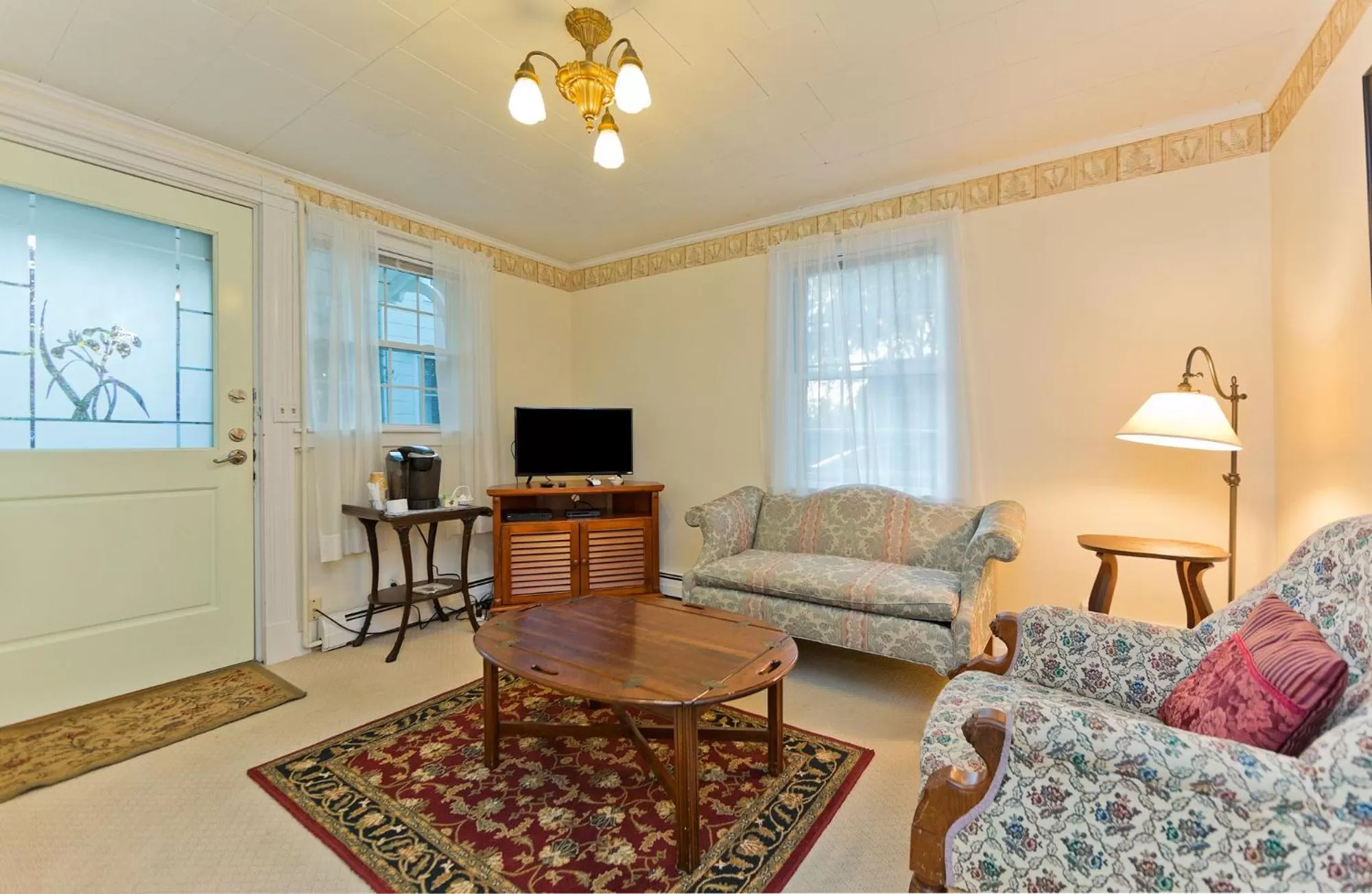 TV and multimedia, Seating Area in The Elmhurst Inn