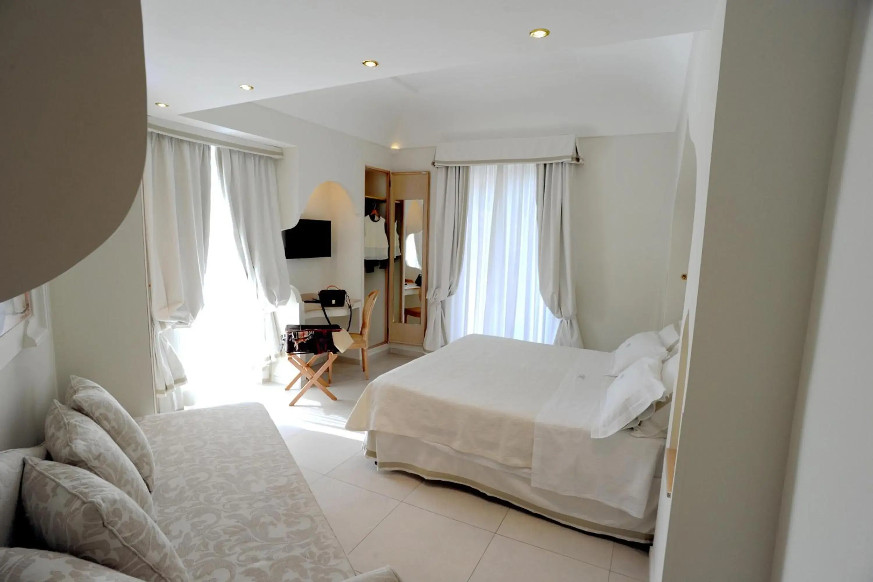 Photo of the whole room in Minori Palace