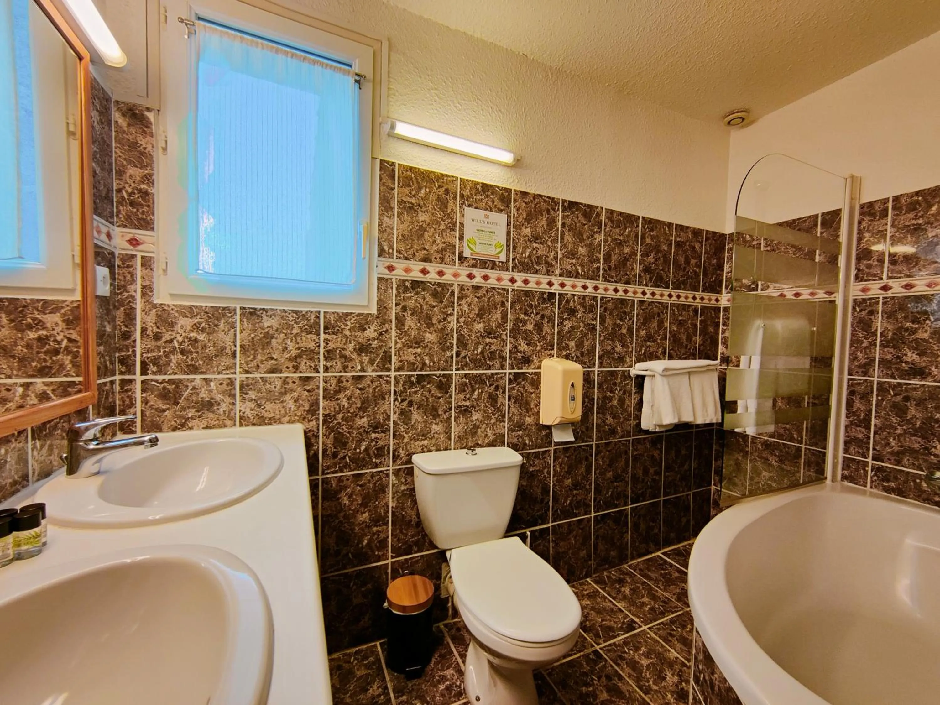 Toilet in Will's Hotel