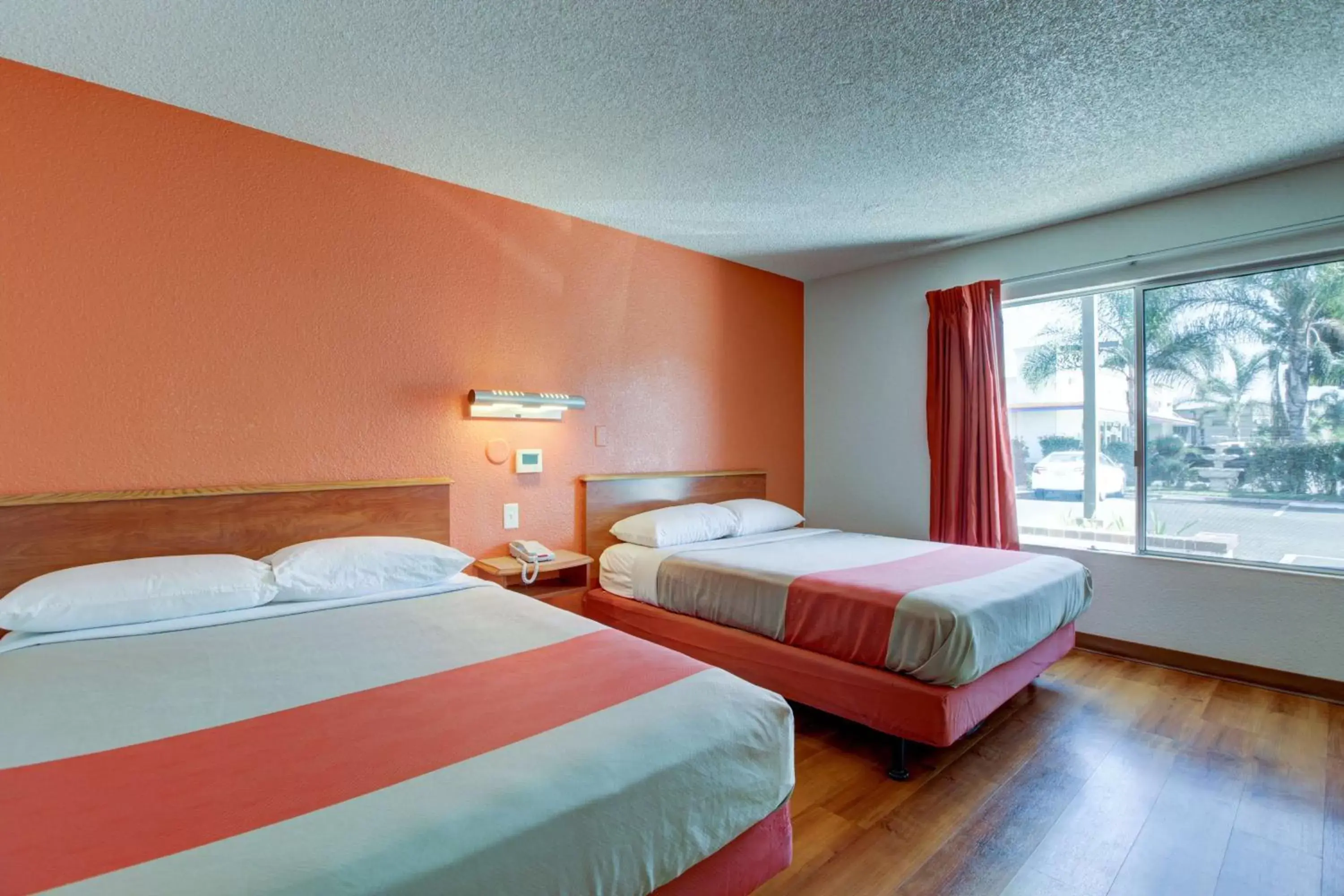 Bedroom, Bed in Motel 6-Santa Ana, CA - Irvine - Orange County Airport