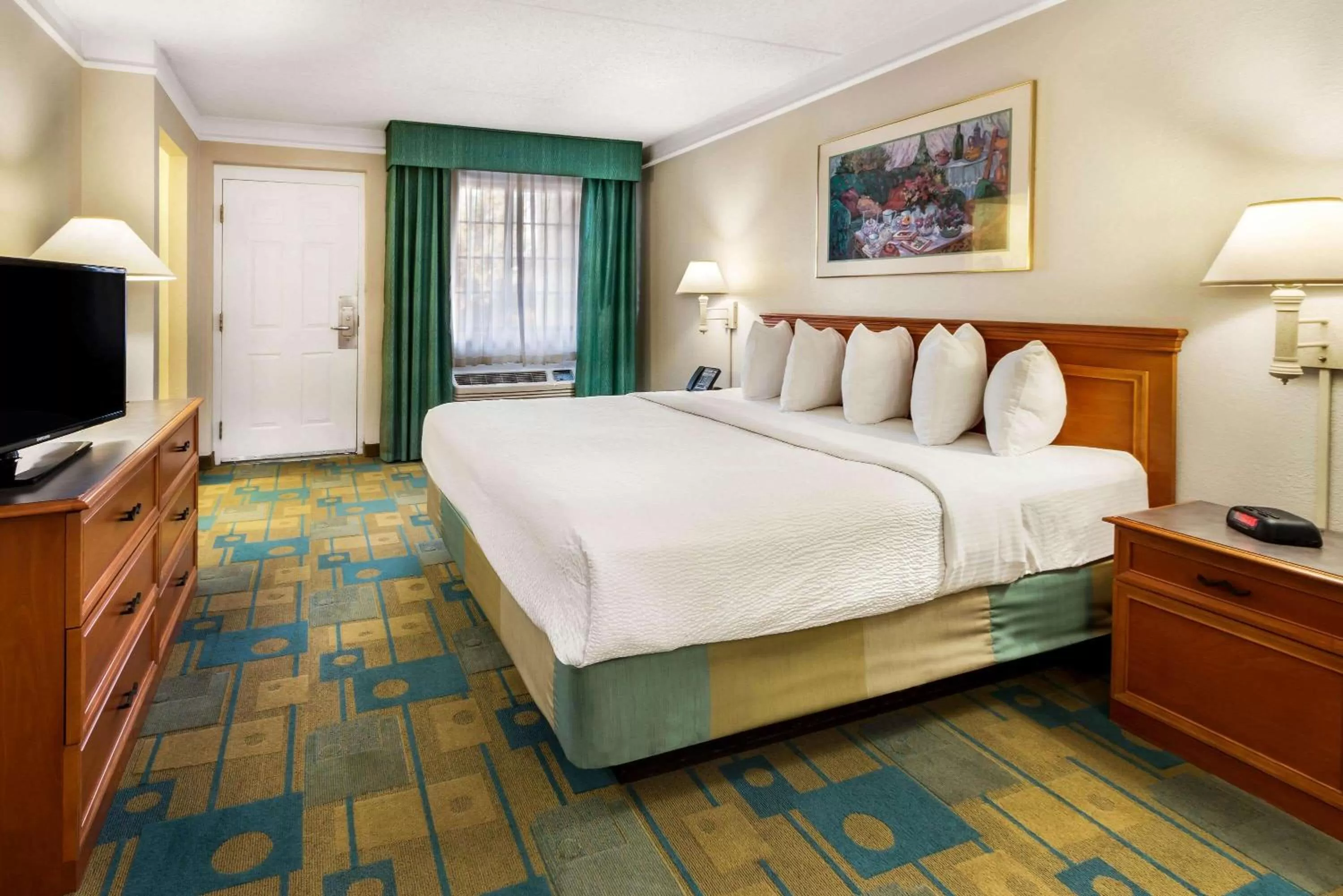 Photo of the whole room, Bed in La Quinta Inn by Wyndham Albuquerque Northeast