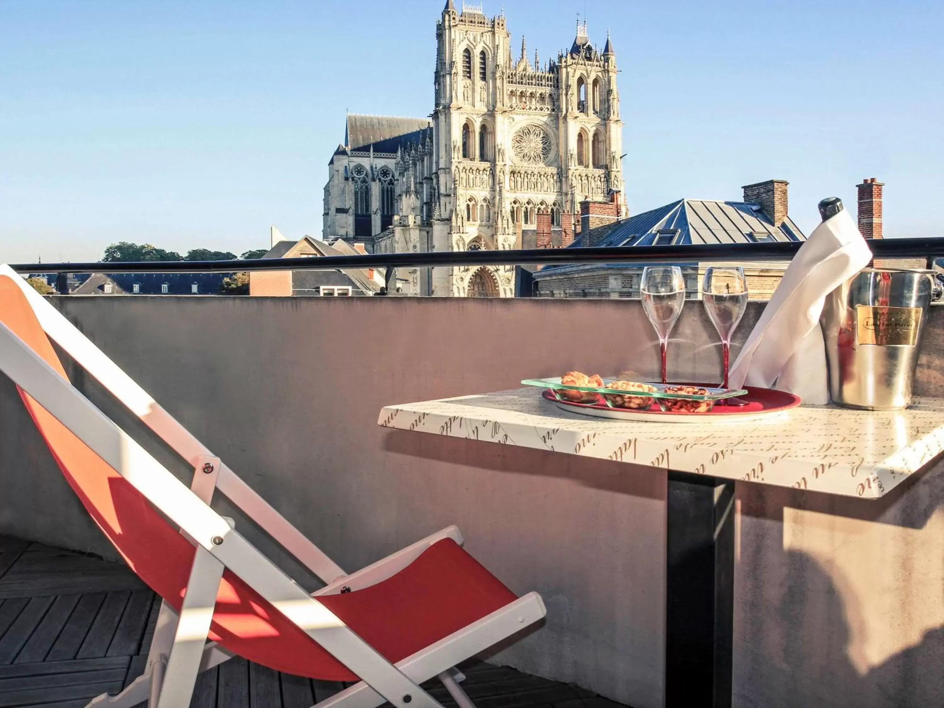 Photo of the whole room in Mercure Amiens Cathédrale