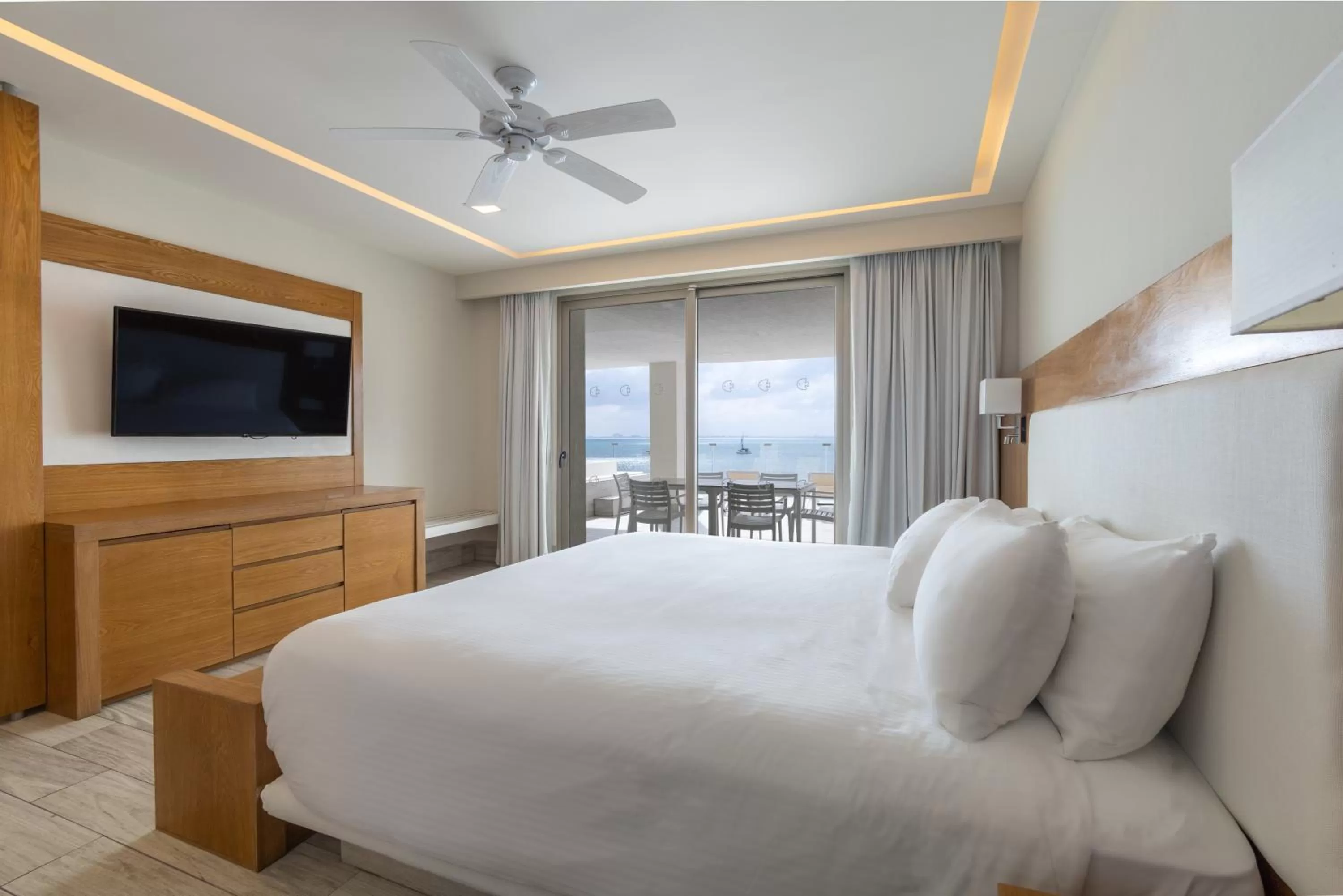 Bedroom, Bed in Izla Beach Front Hotel