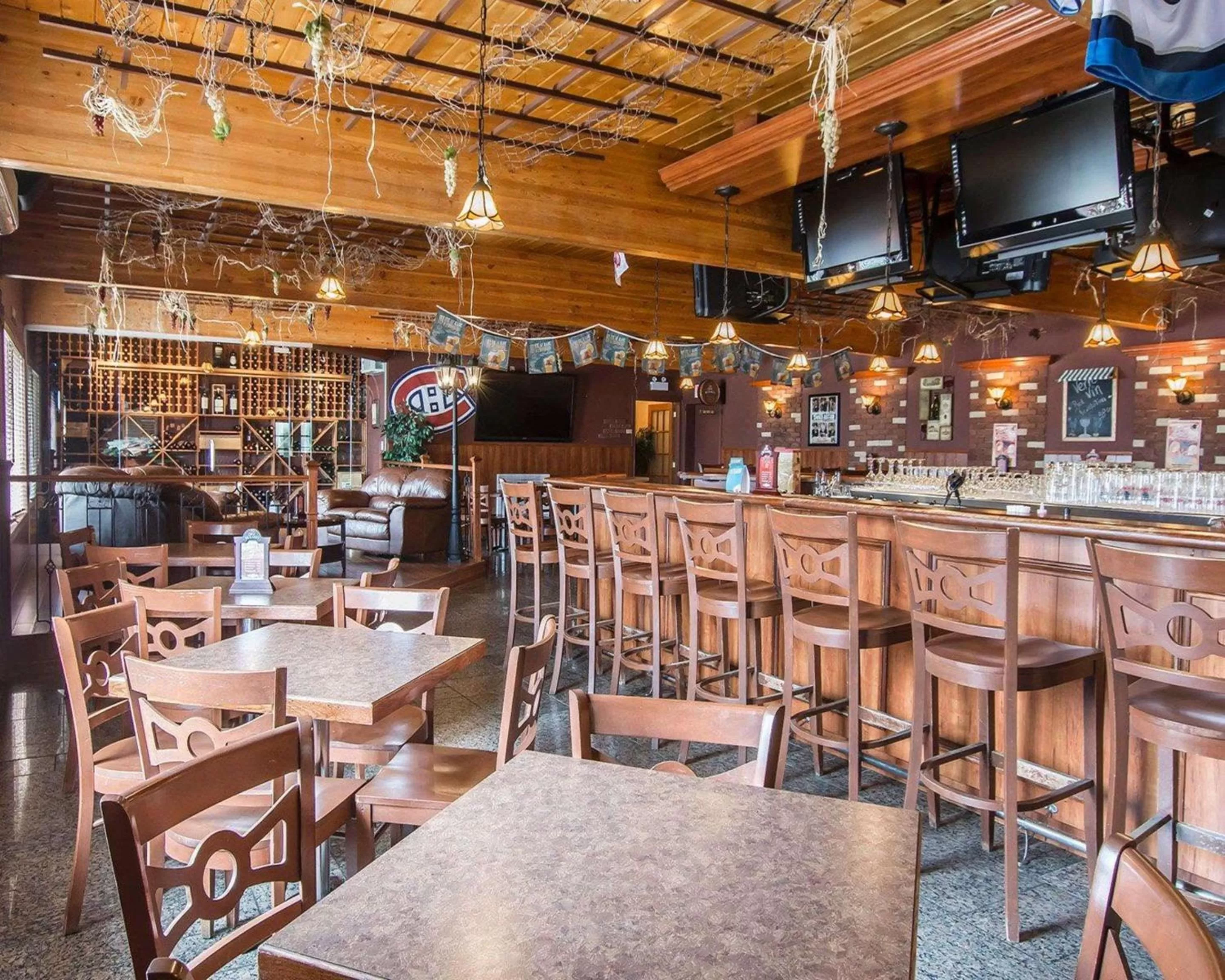 Lounge or bar, Restaurant/Places to Eat in Econo Lodge Forestville