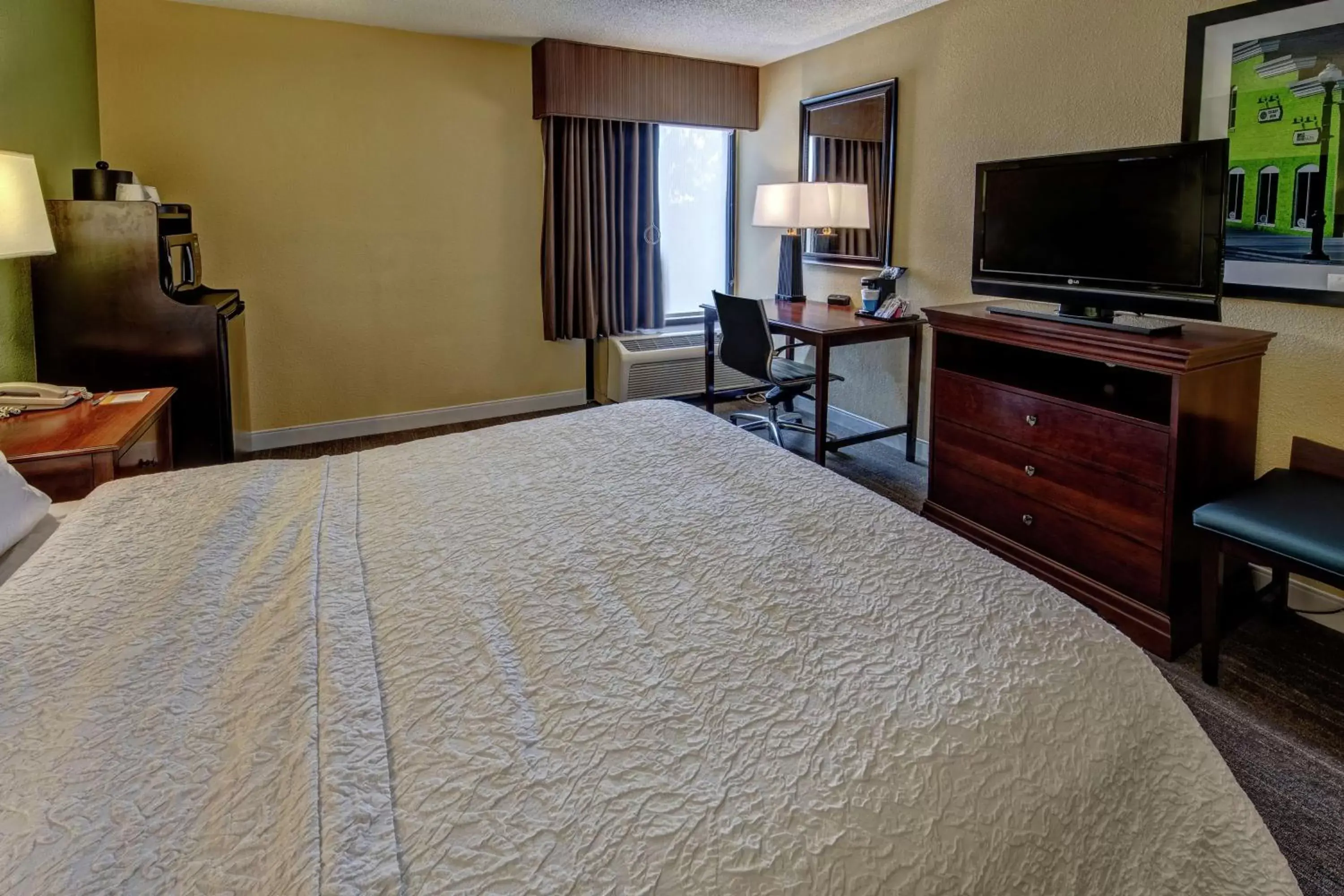 Bedroom, Bed in Hampton Inn Raleigh Cary