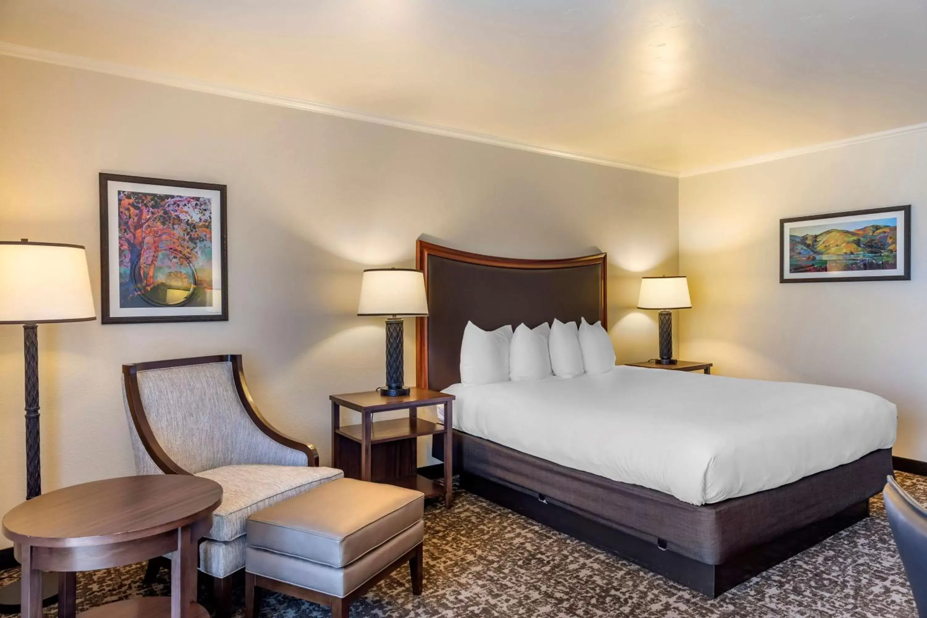 Bedroom, Bed in Best Western Plus Royal Oak Hotel