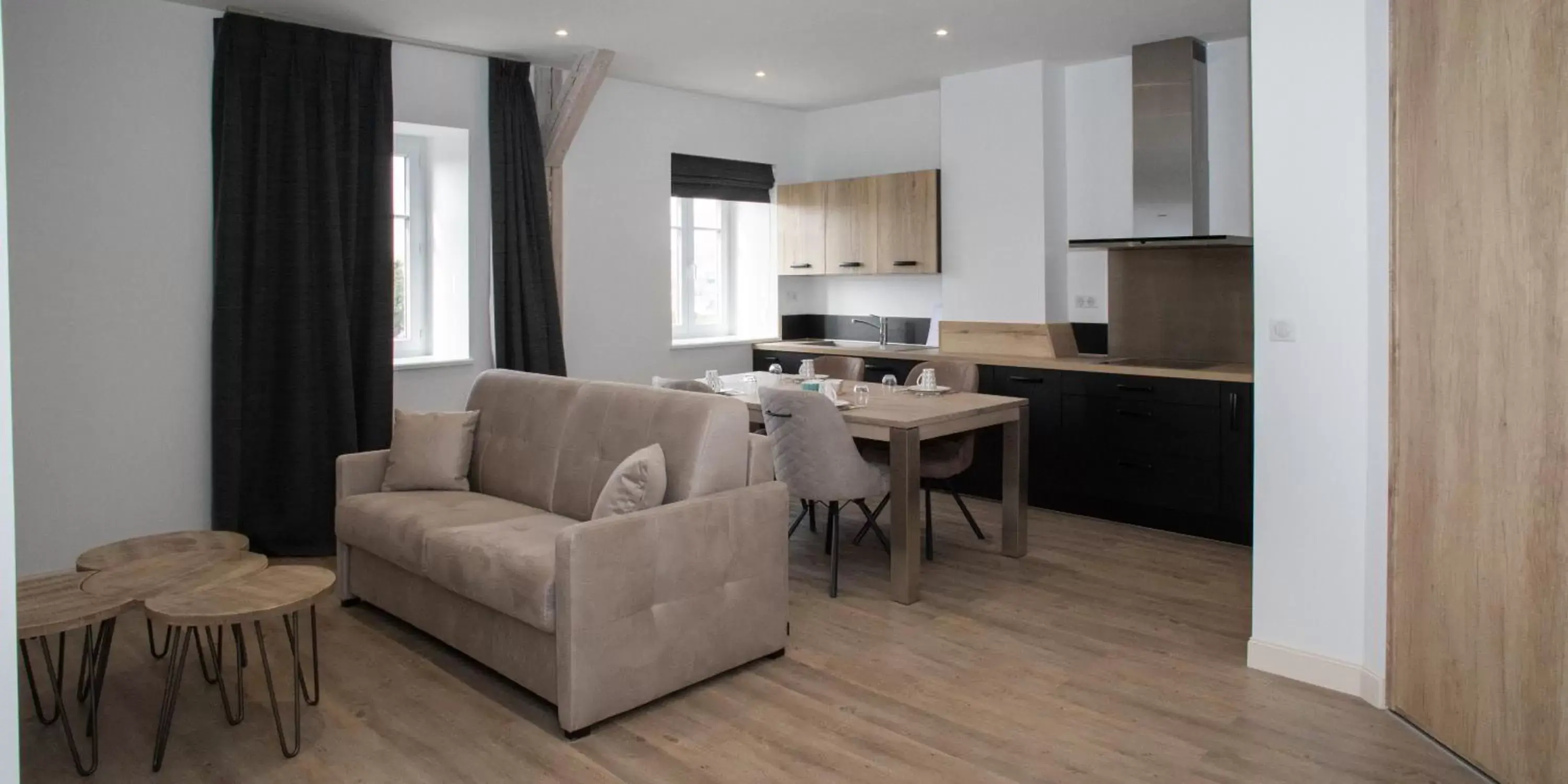 Kitchen or kitchenette, Seating Area in La Cave de l'Avenue de champagne