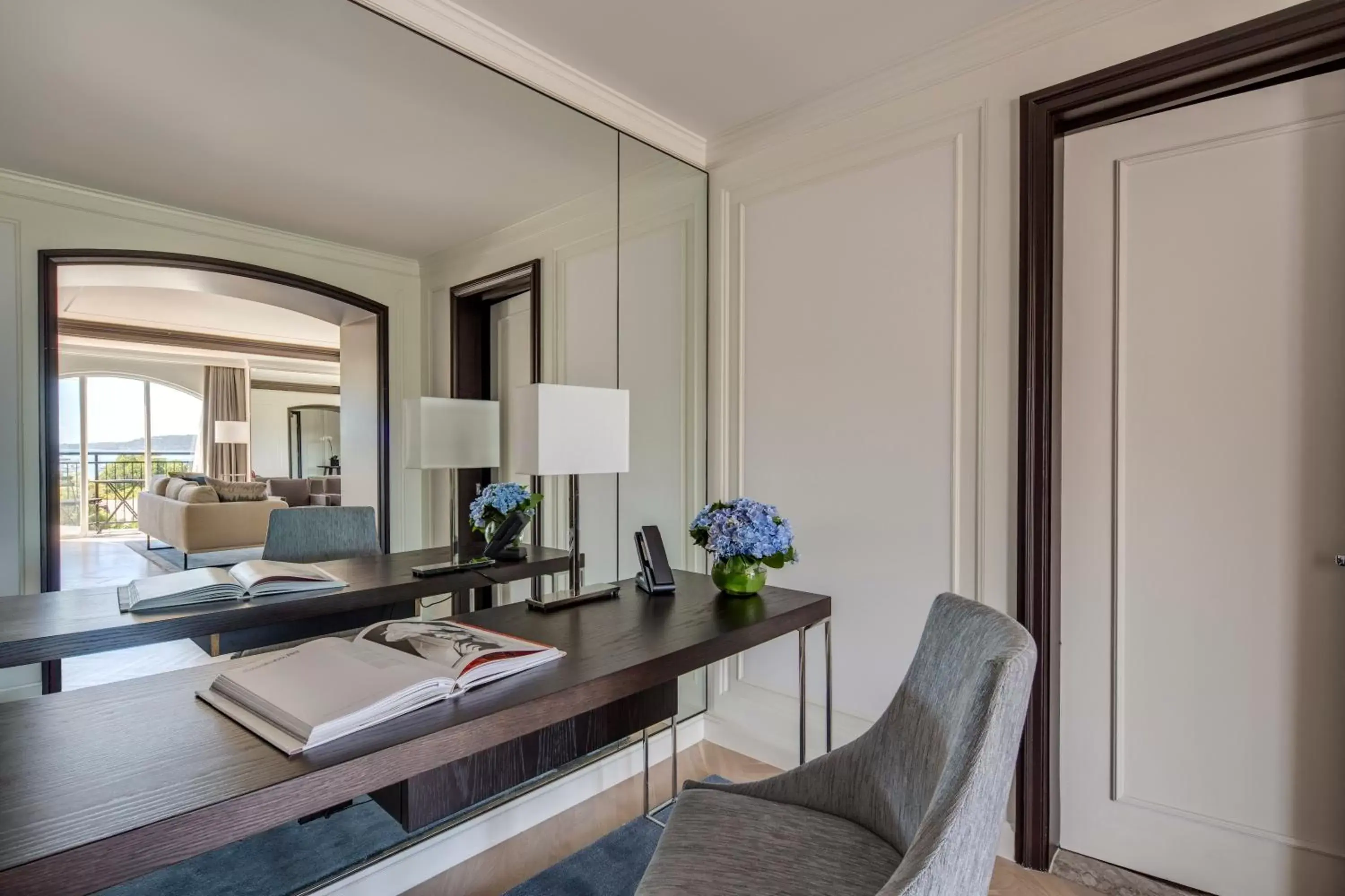 Photo of the whole room, Seating Area in InterContinental Sydney Double Bay, an IHG Hotel