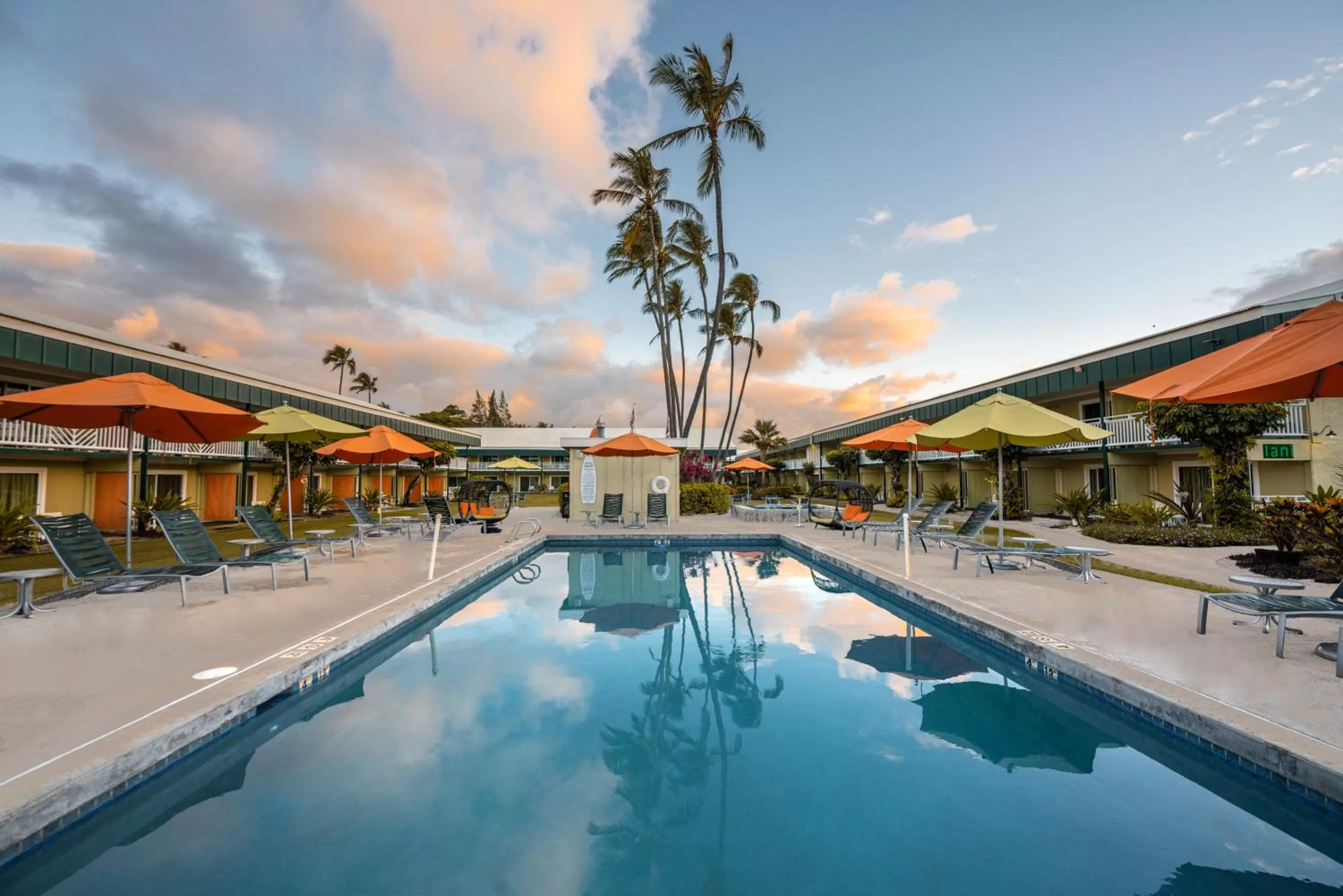 Swimming pool in Kauai Shores Hotel