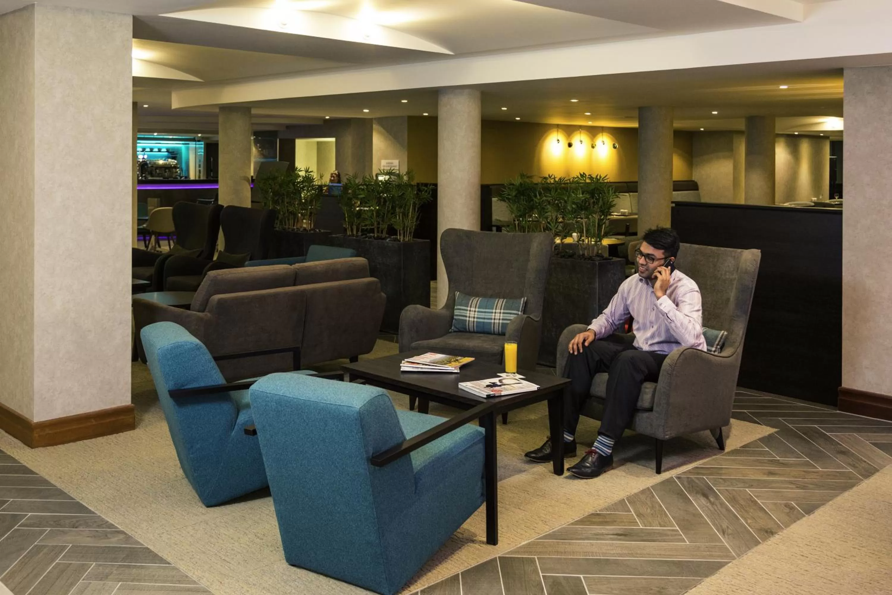Lobby or reception in Mercure London Heathrow Airport