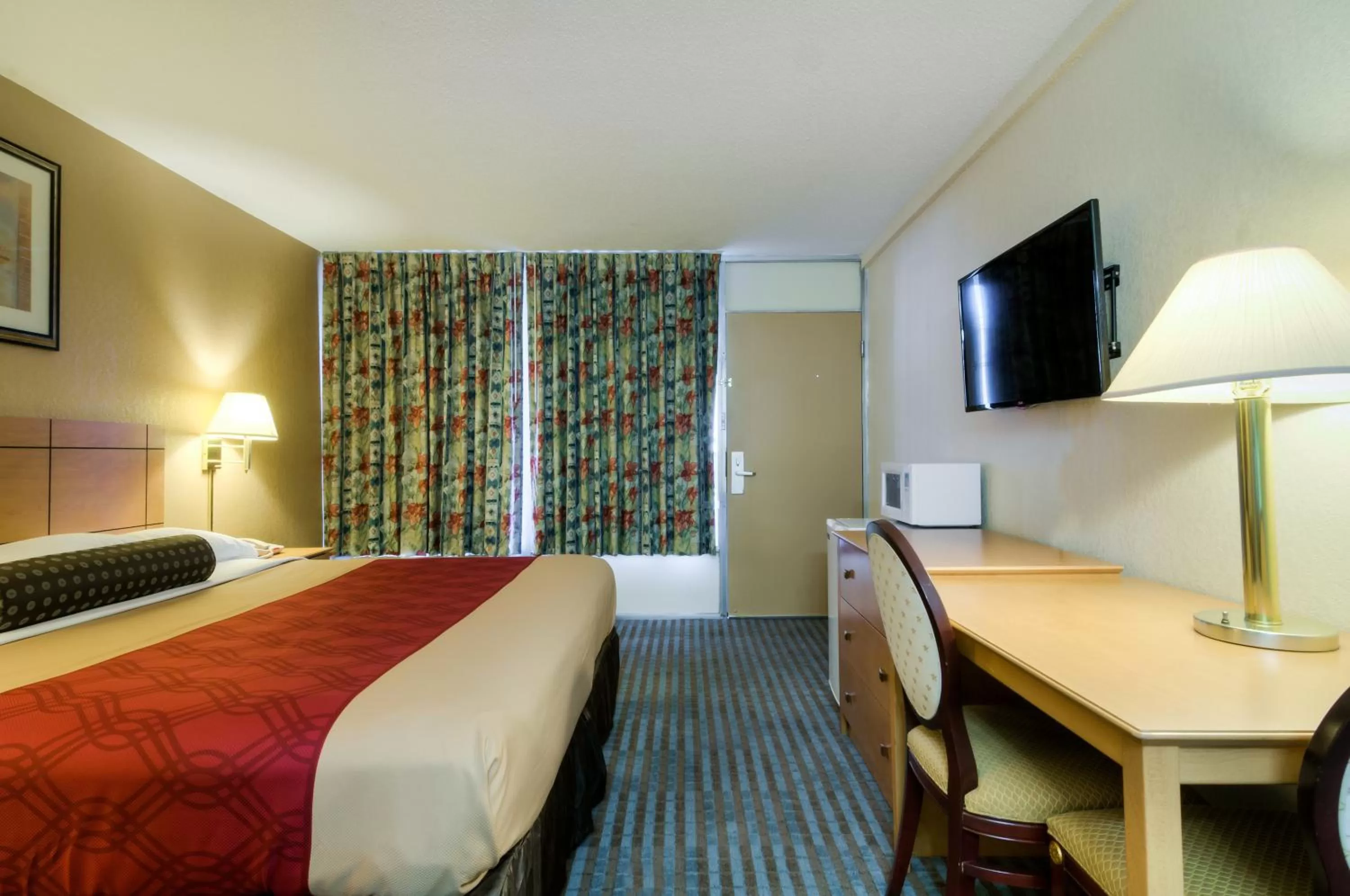 King Room - Smoking  in Econo Lodge