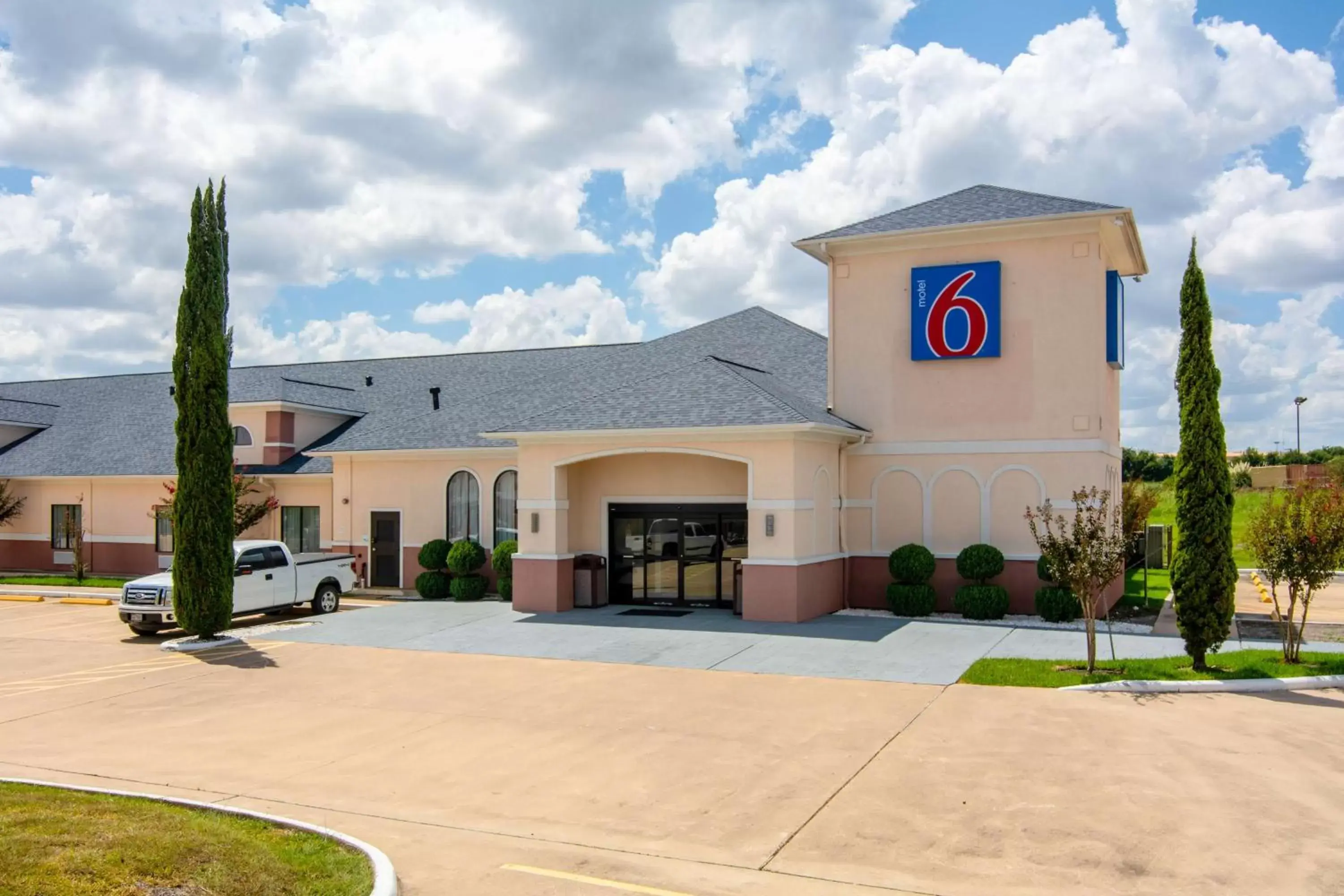 Property Building in Motel 6-Brenham, TX