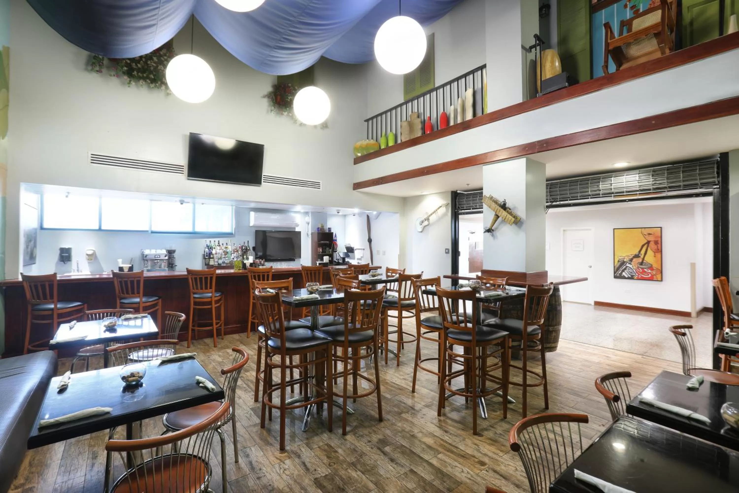 Restaurant/places to eat in San Juan Airport Hotel