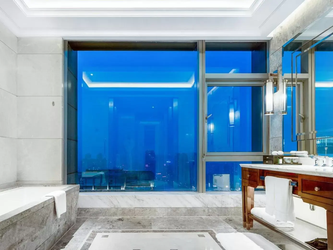 Toilet, Bathroom in Sheraton Grand Wuhan Hankou Hotel - Let's take a look at the moment of Wuhan