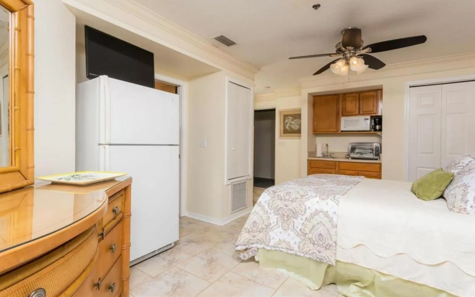 Bed in Ocean Gate at Hibiscus Resort