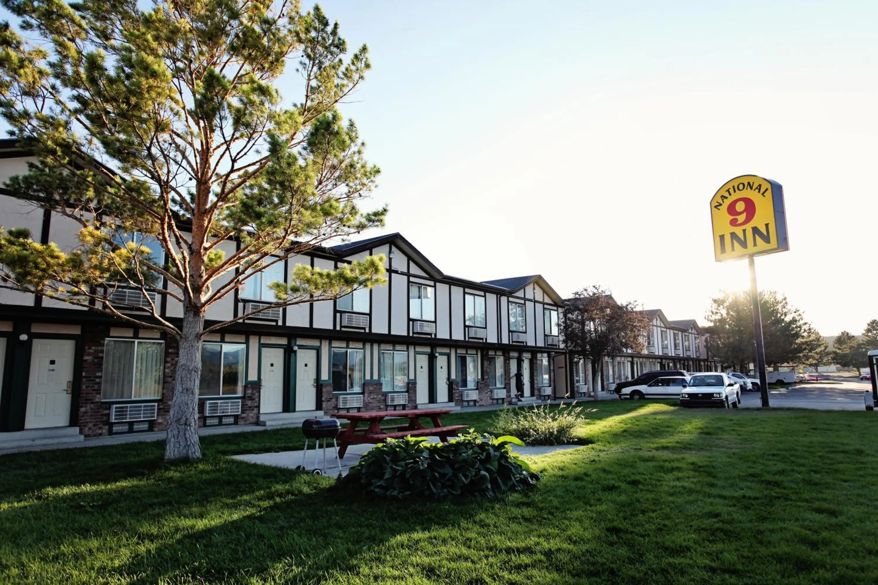 Facade/entrance in National 9 Inn Price