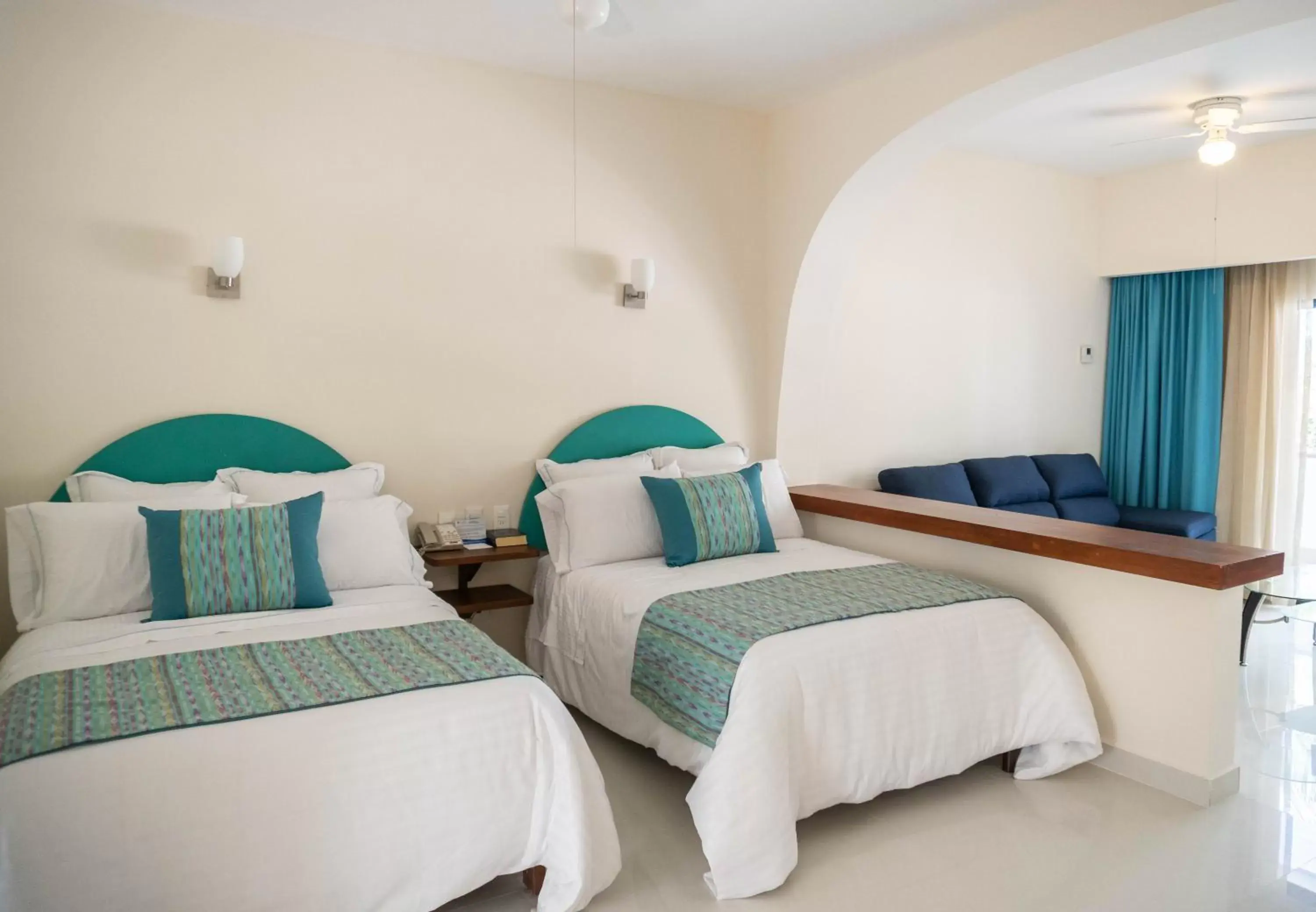 Bed in The Westmarine Waterfront Hotel Bed in The Westmarine Waterfront Hotel