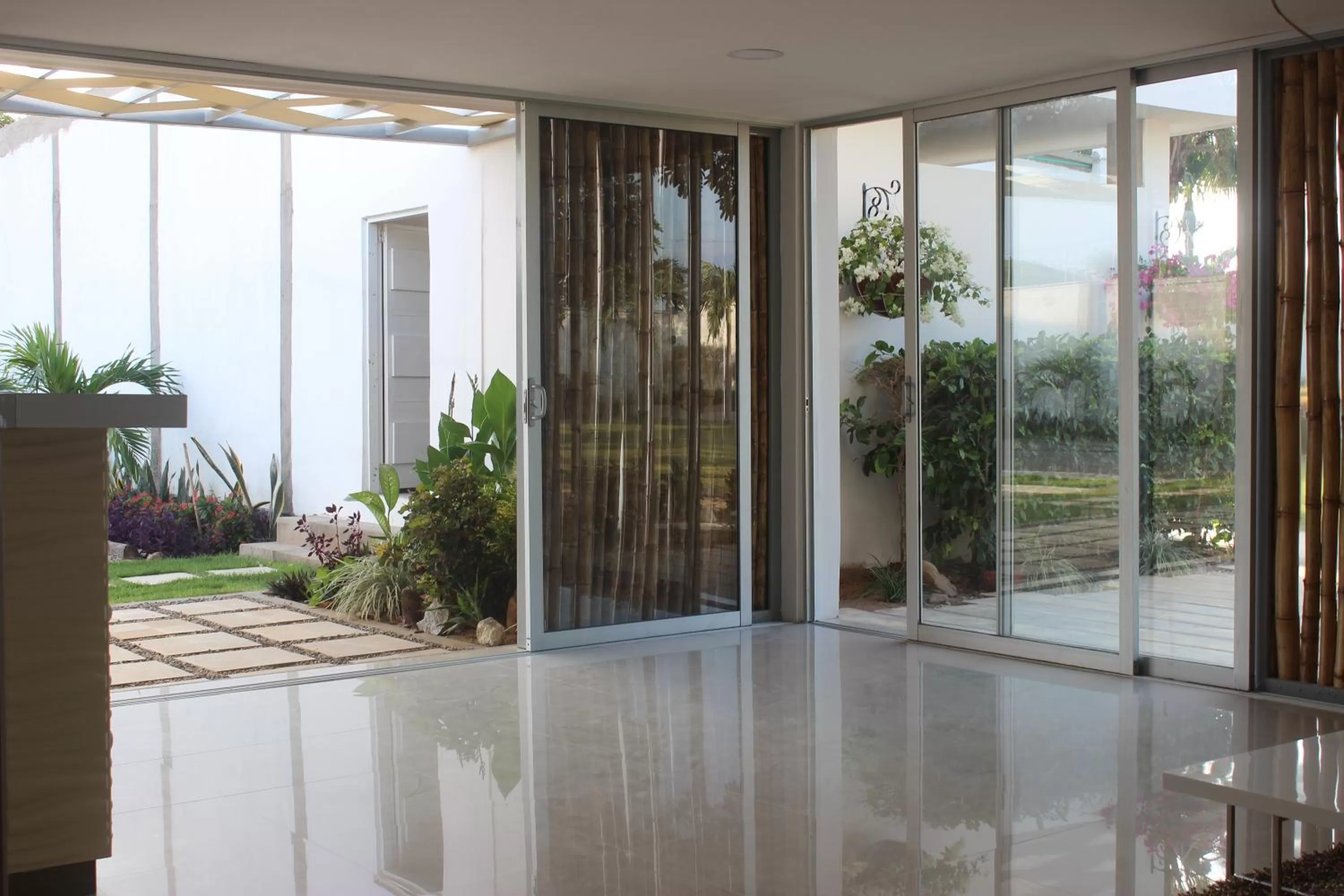 Facade/entrance in Hotel Emerawaa