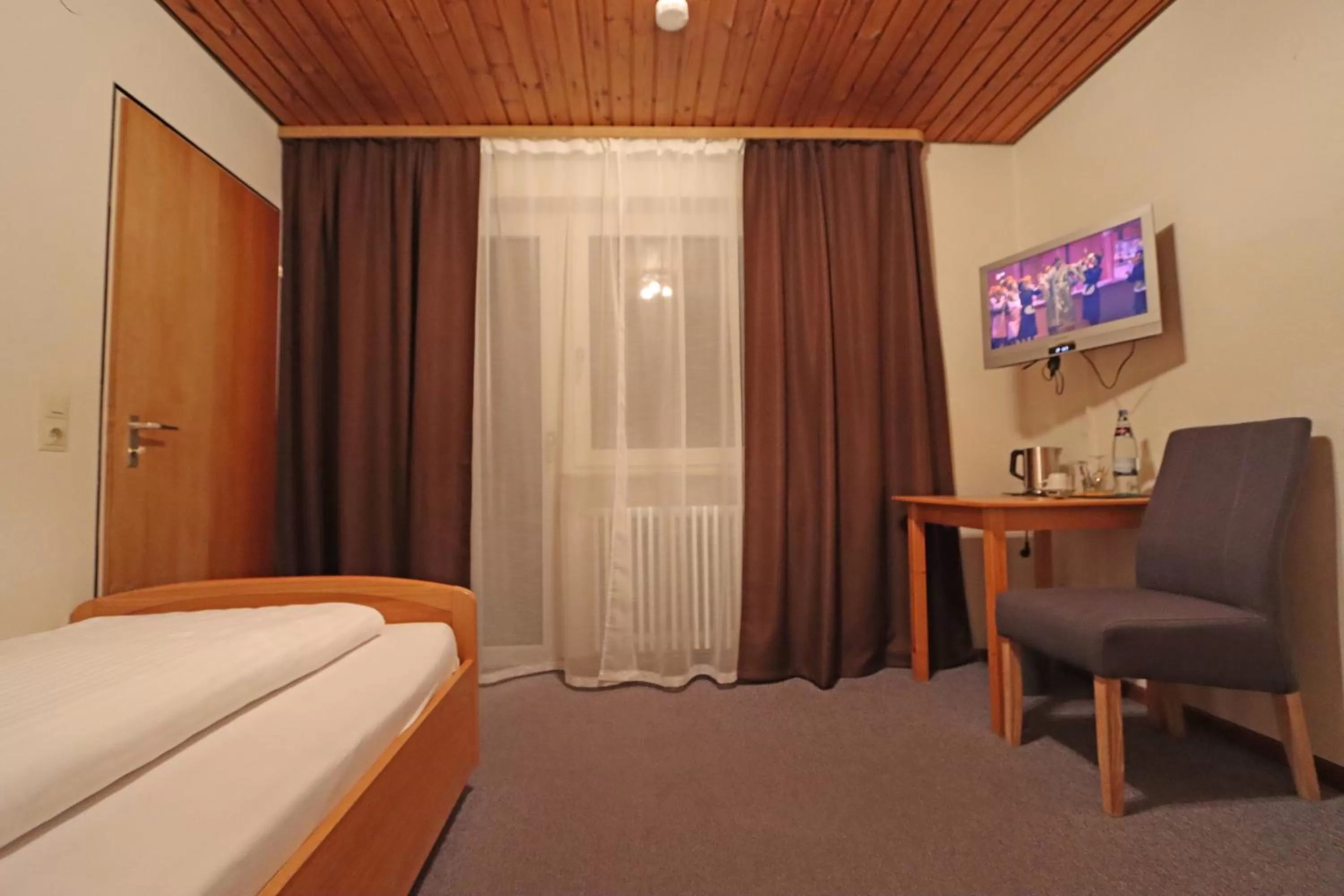 Bed in Hotel Kreuz Höhengasthof