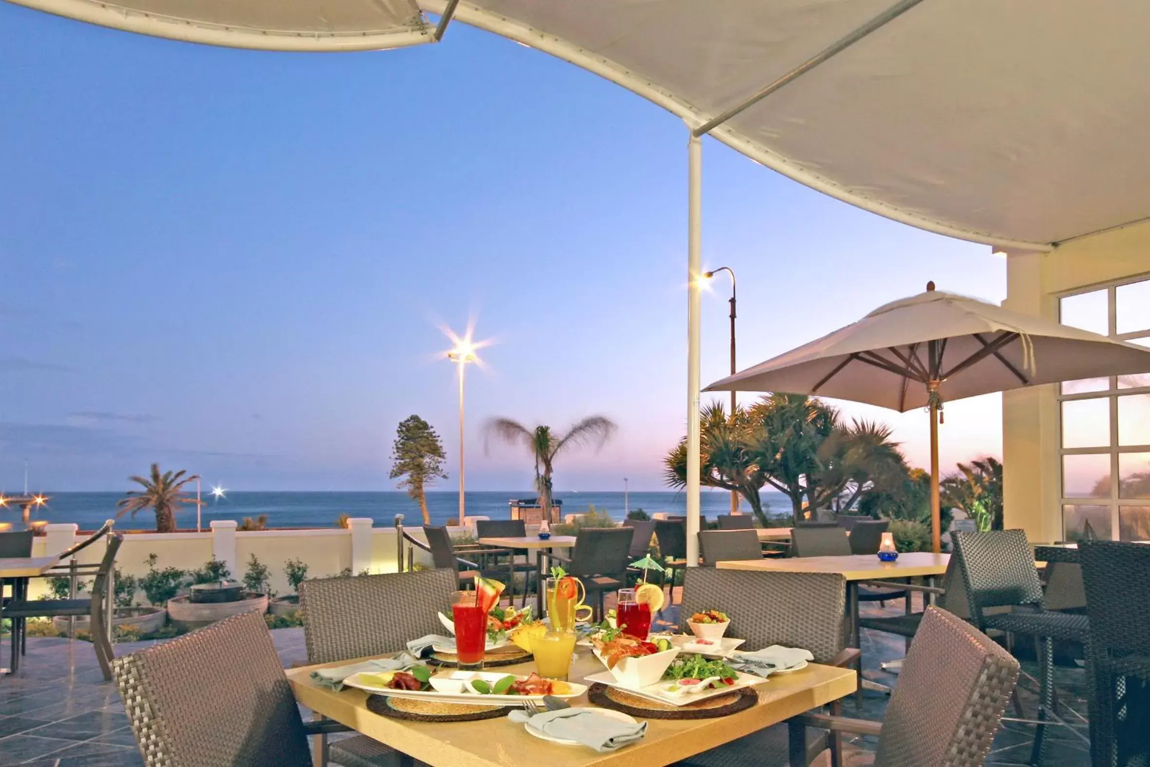 Restaurant/places to eat in The Beach Hotel