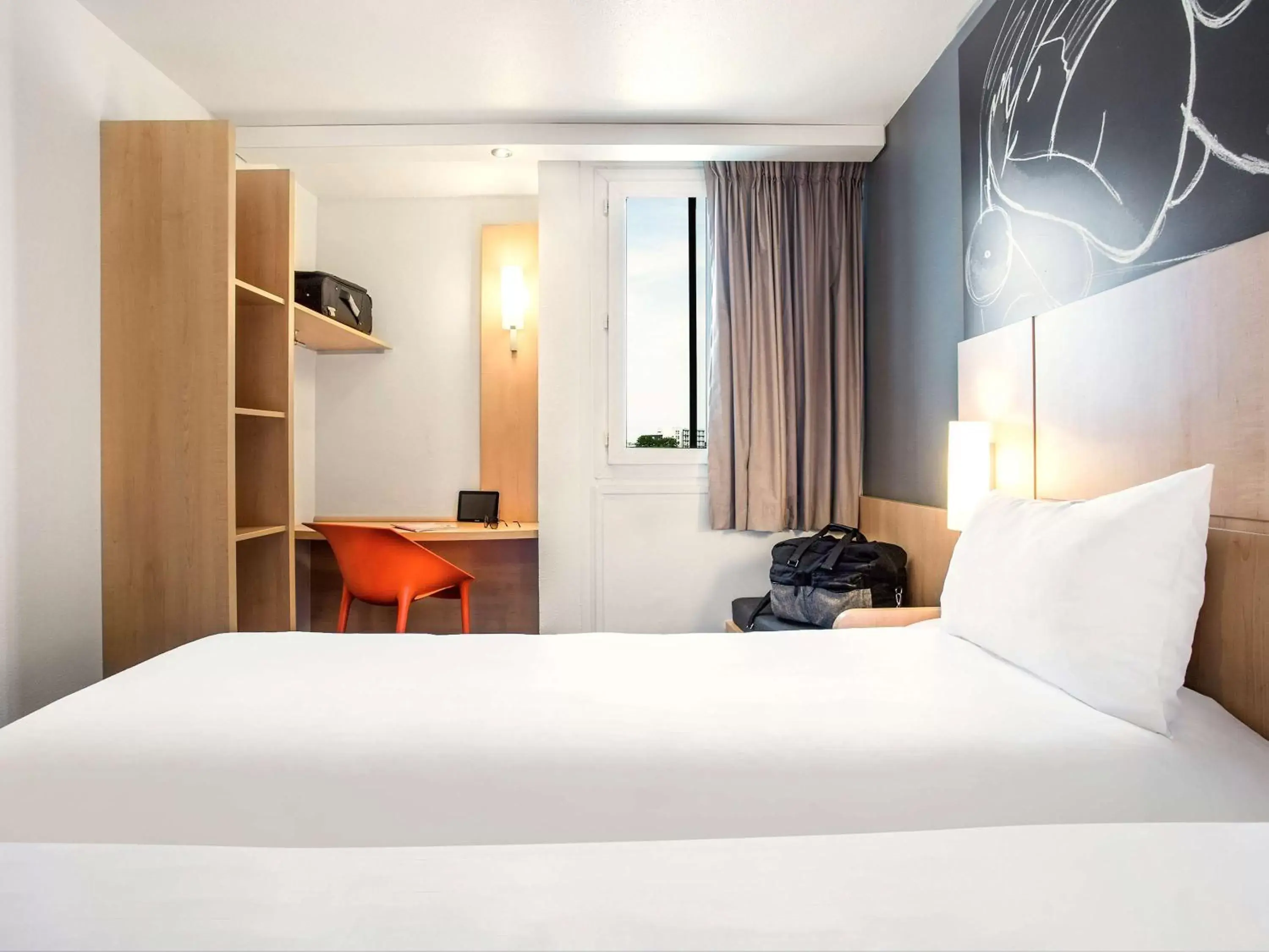 Photo of the whole room, Bed in ibis Saint-Denis Stade Ouest