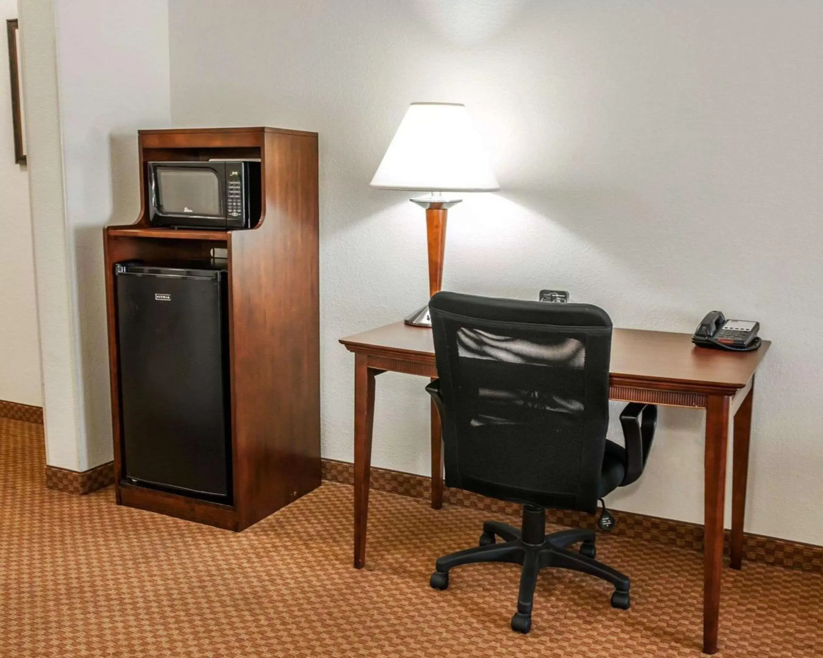 Photo of the whole room, TV/Entertainment Center in Comfort Suites near Indianapolis Airport