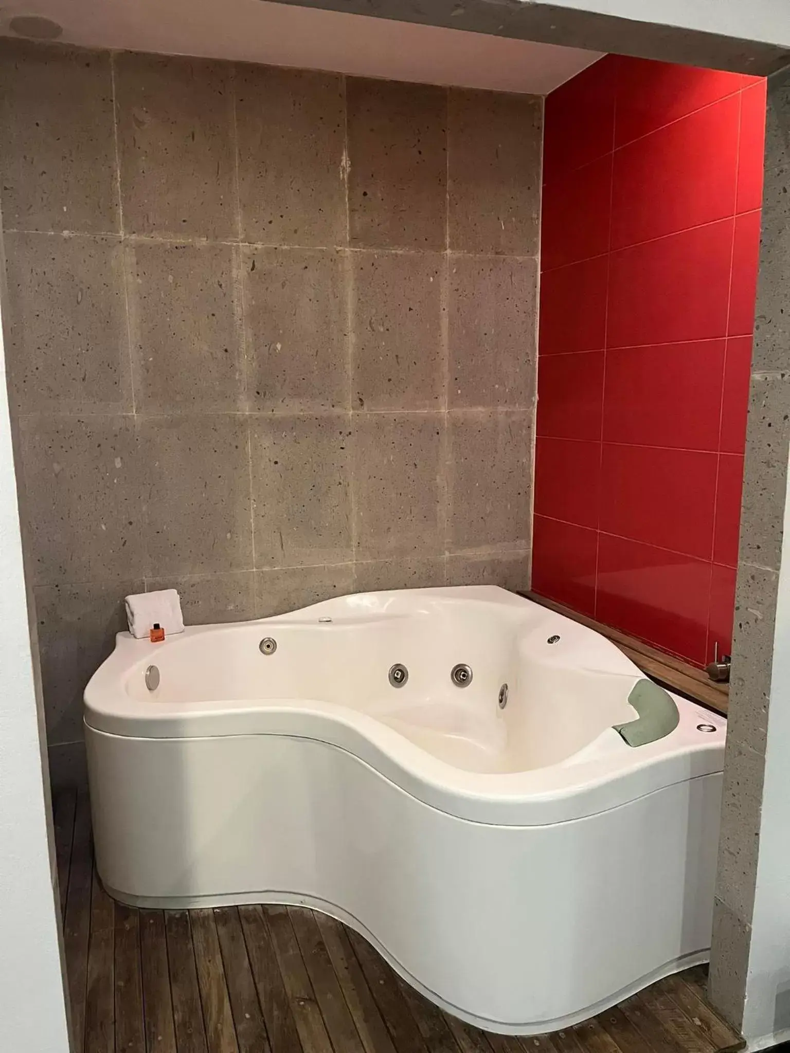 Hot Tub, Bathroom in Hotel Business Boutique Zújmú
