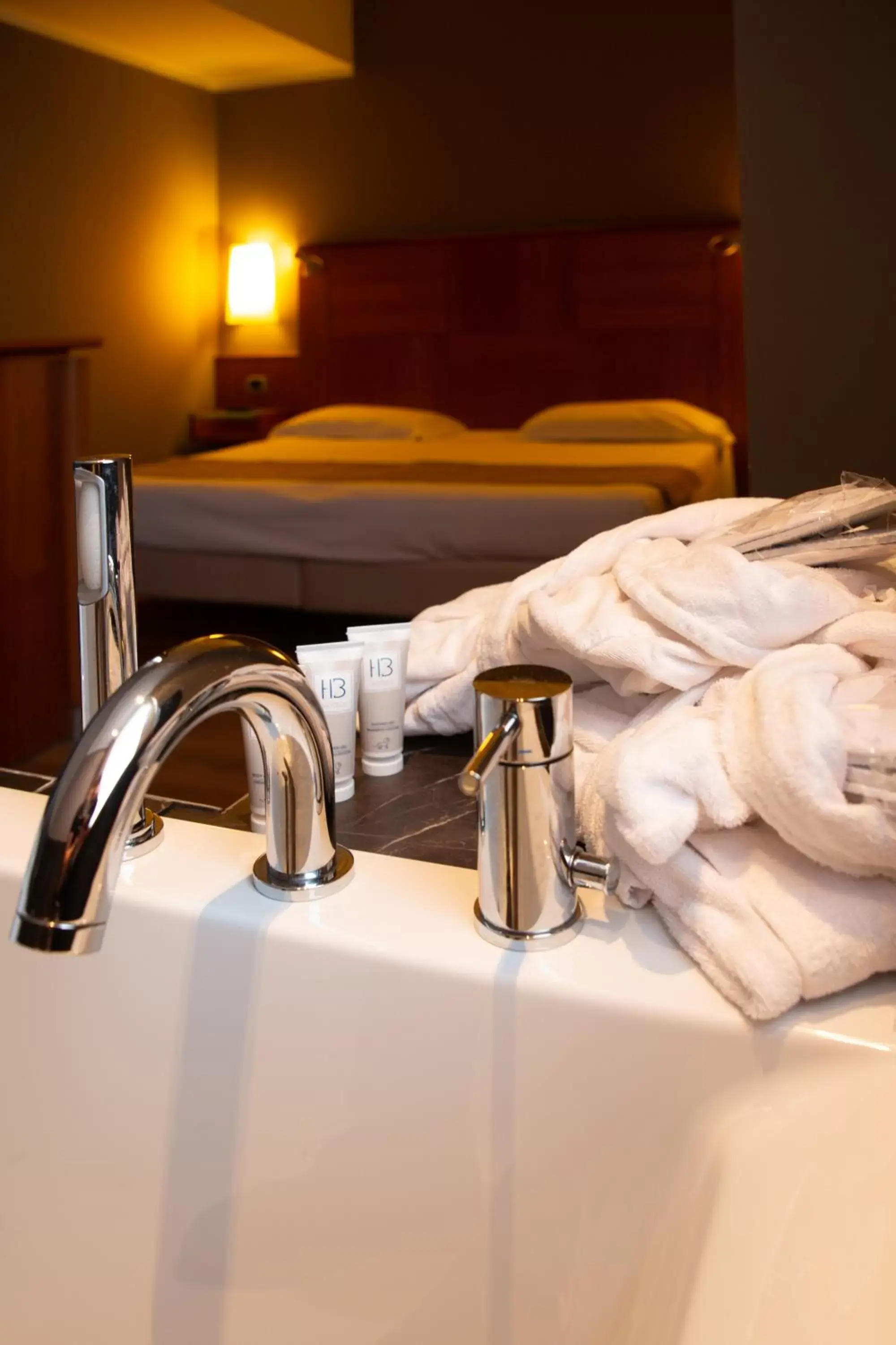 Hot Tub, Bathroom in Hotel Master