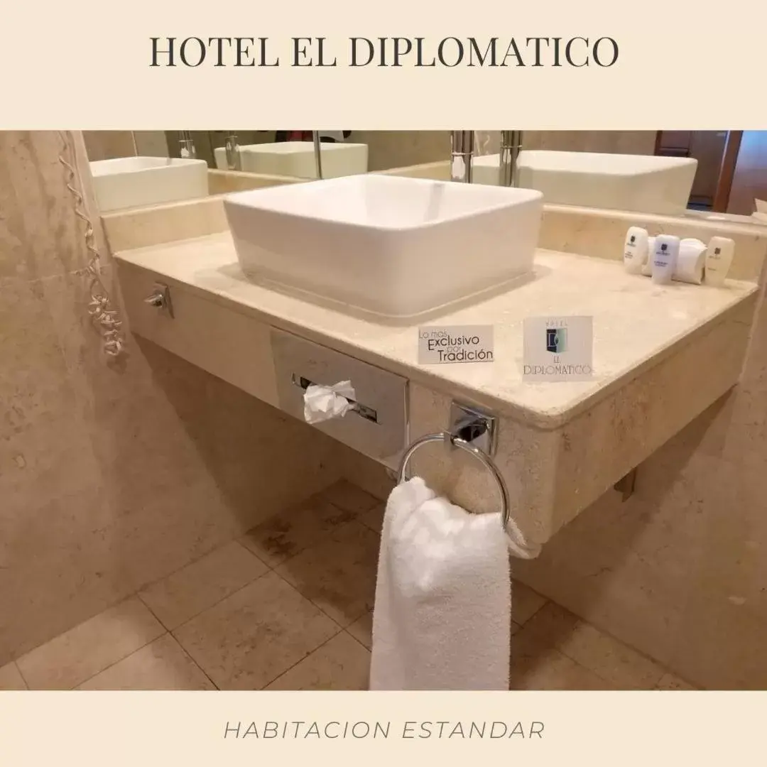 Bathroom in El Diplomatico