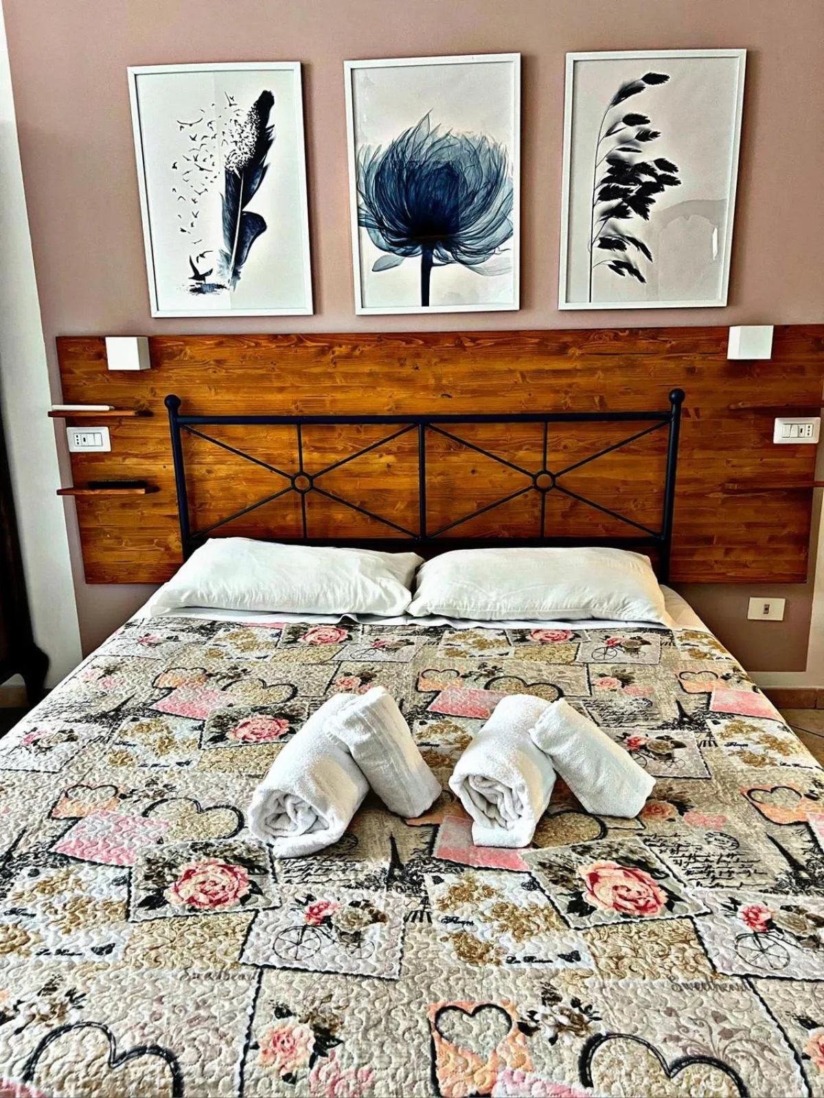 Bedroom, Bed in In the Center Guesthouse