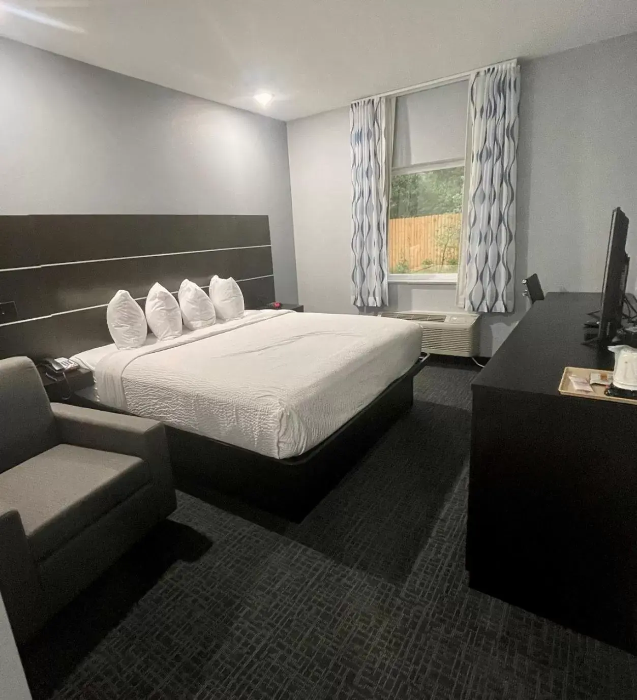 Photo of the whole room, Bed in Days Inn by Wyndham Zachary LA