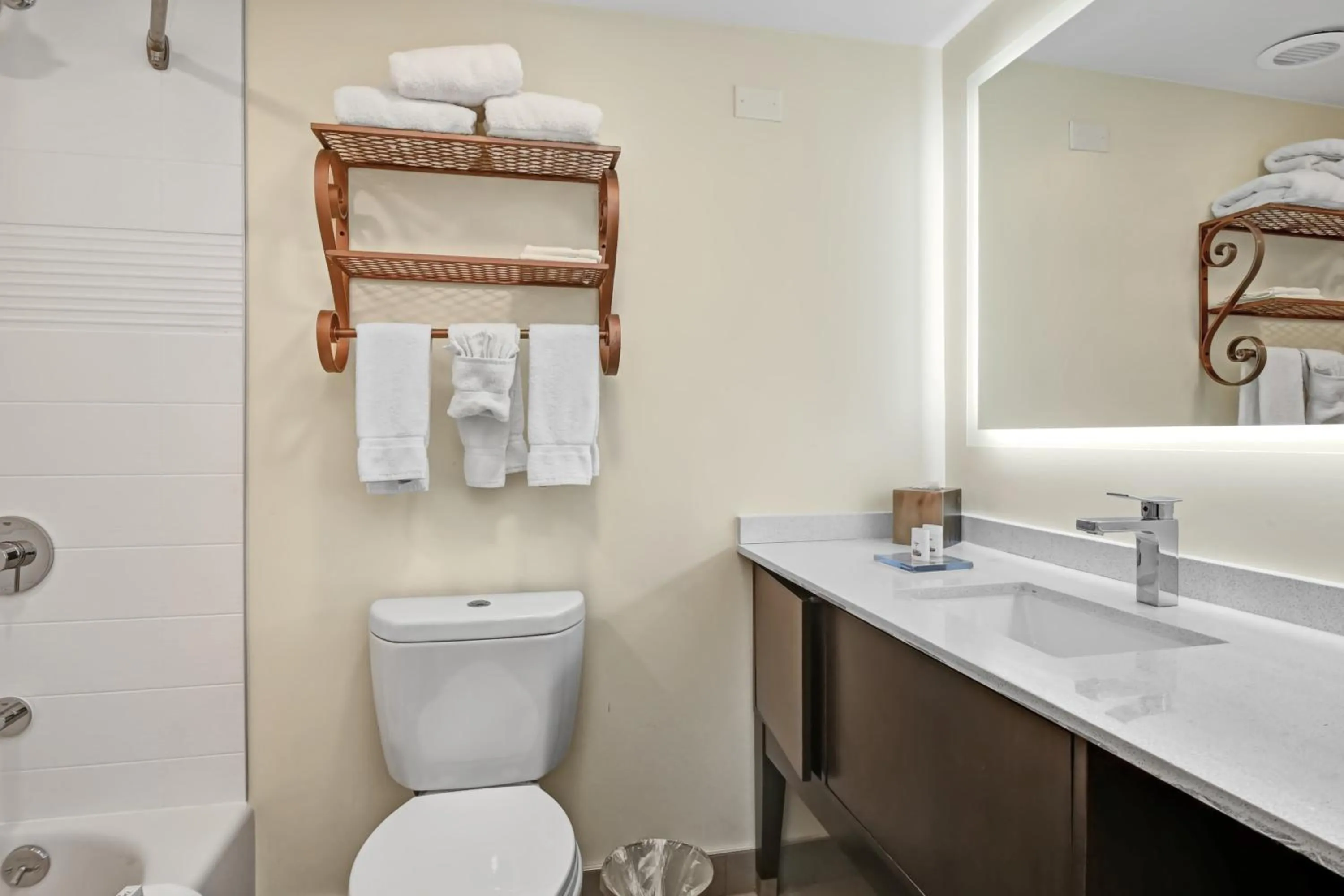 Photo of the whole room in Holiday Inn - Piscataway - Somerset by IHG