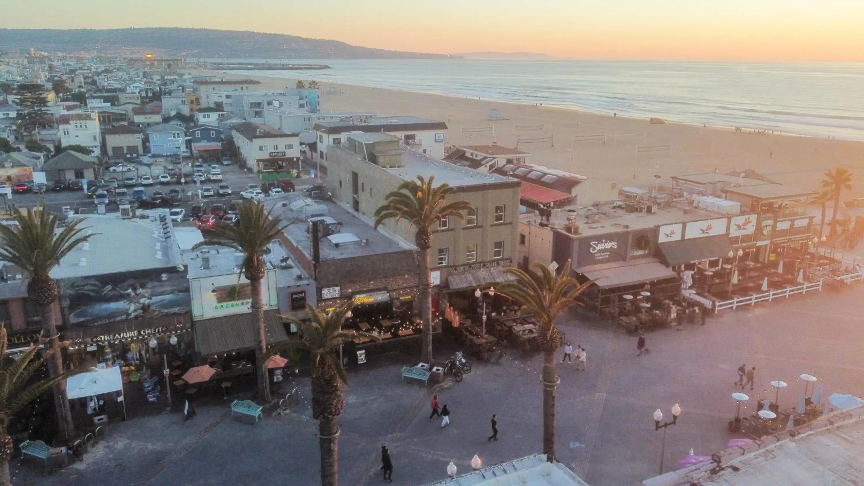 Property building, Bird's-eye View in ITH Surf City Hostel Hermosa Beach Property building, Bird's-eye View in ITH Surf City Hostel Hermosa Beach