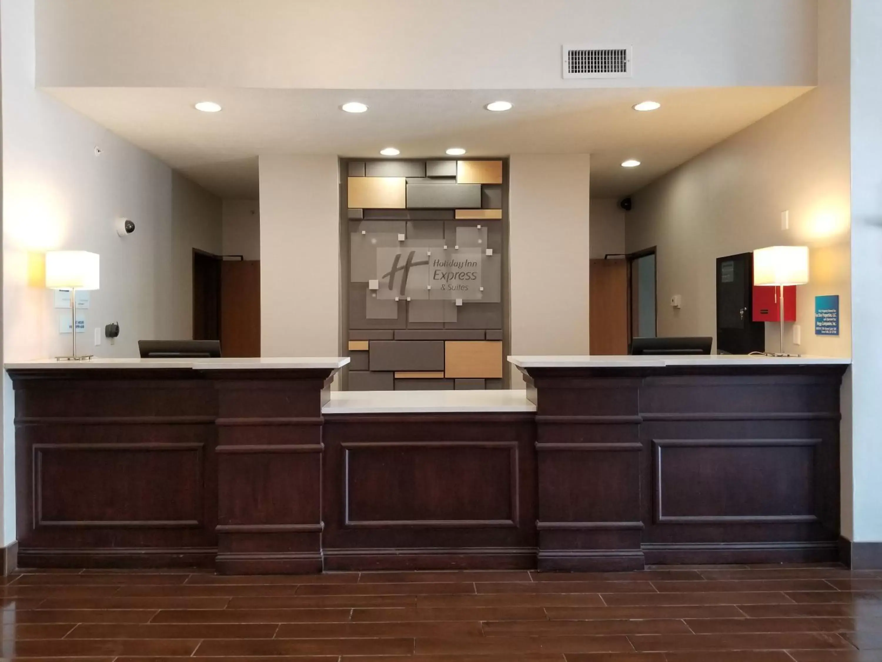 Property building, Lobby/Reception in Holiday Inn Express Hotel & Suites Omaha West, an IHG Hotel