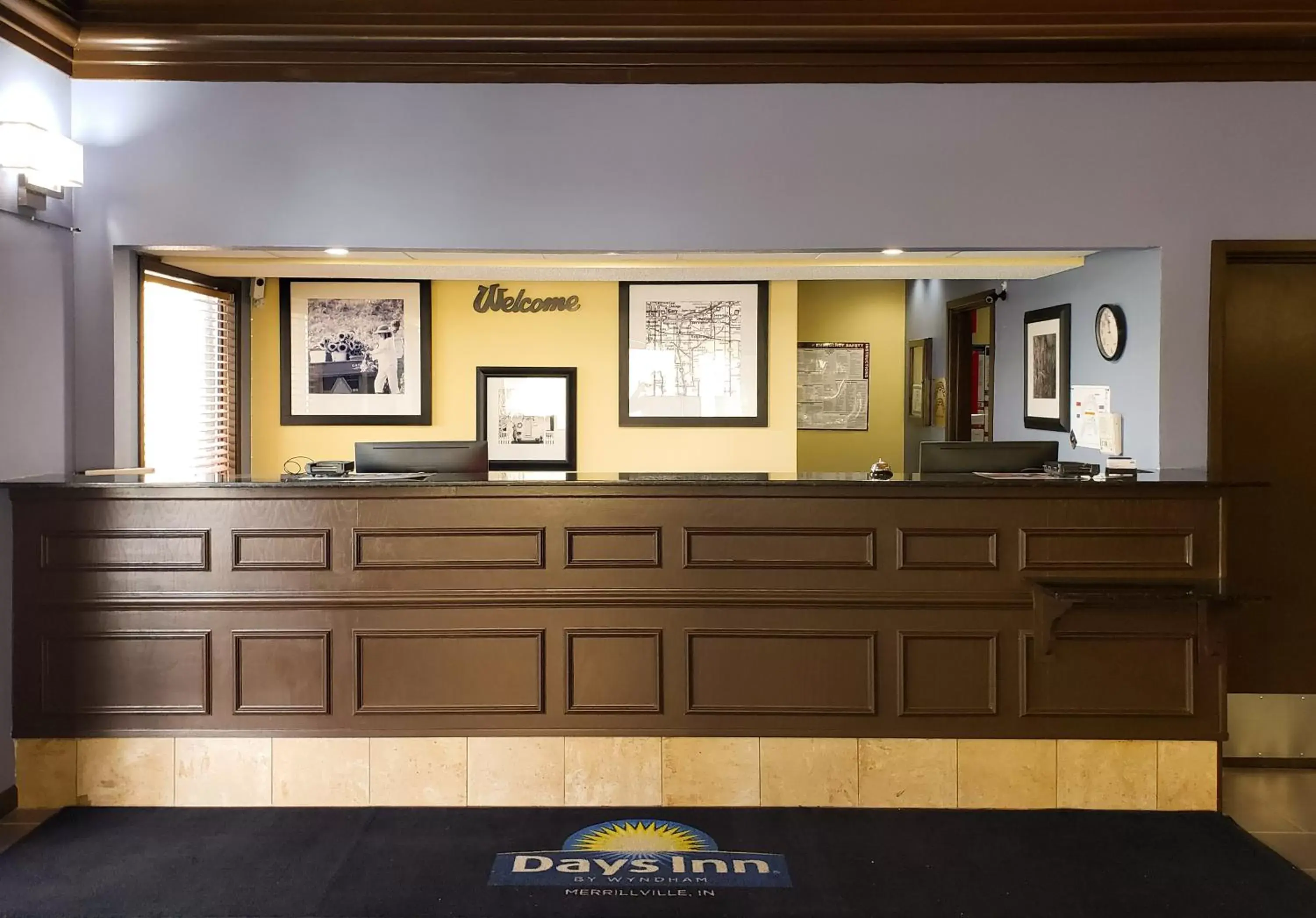 Lobby/Reception in Days Inn & Suites by Wyndham Merrillville