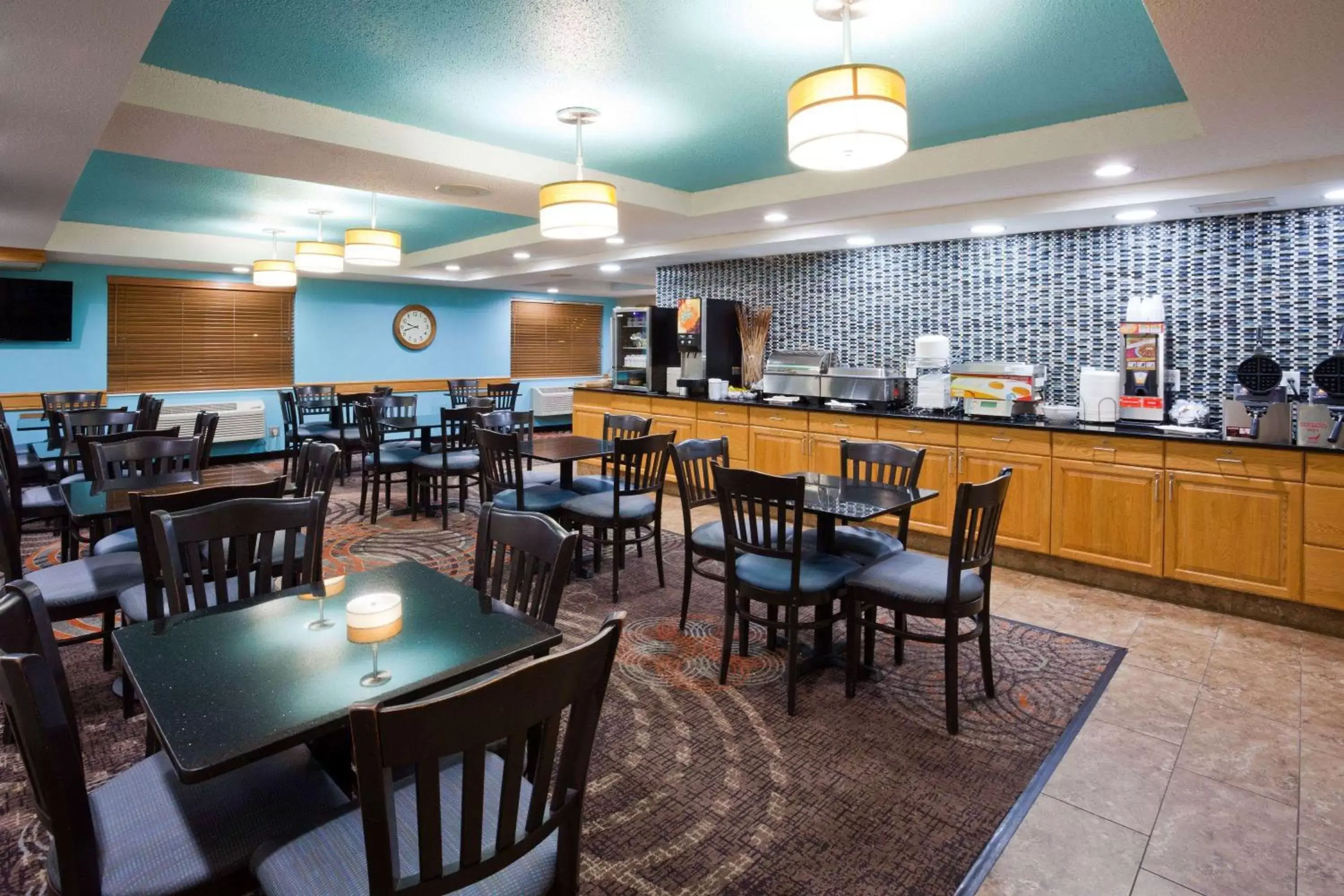 Restaurant/Places to Eat in AmericInn by Wyndham Shakopee Near Canterbury Park