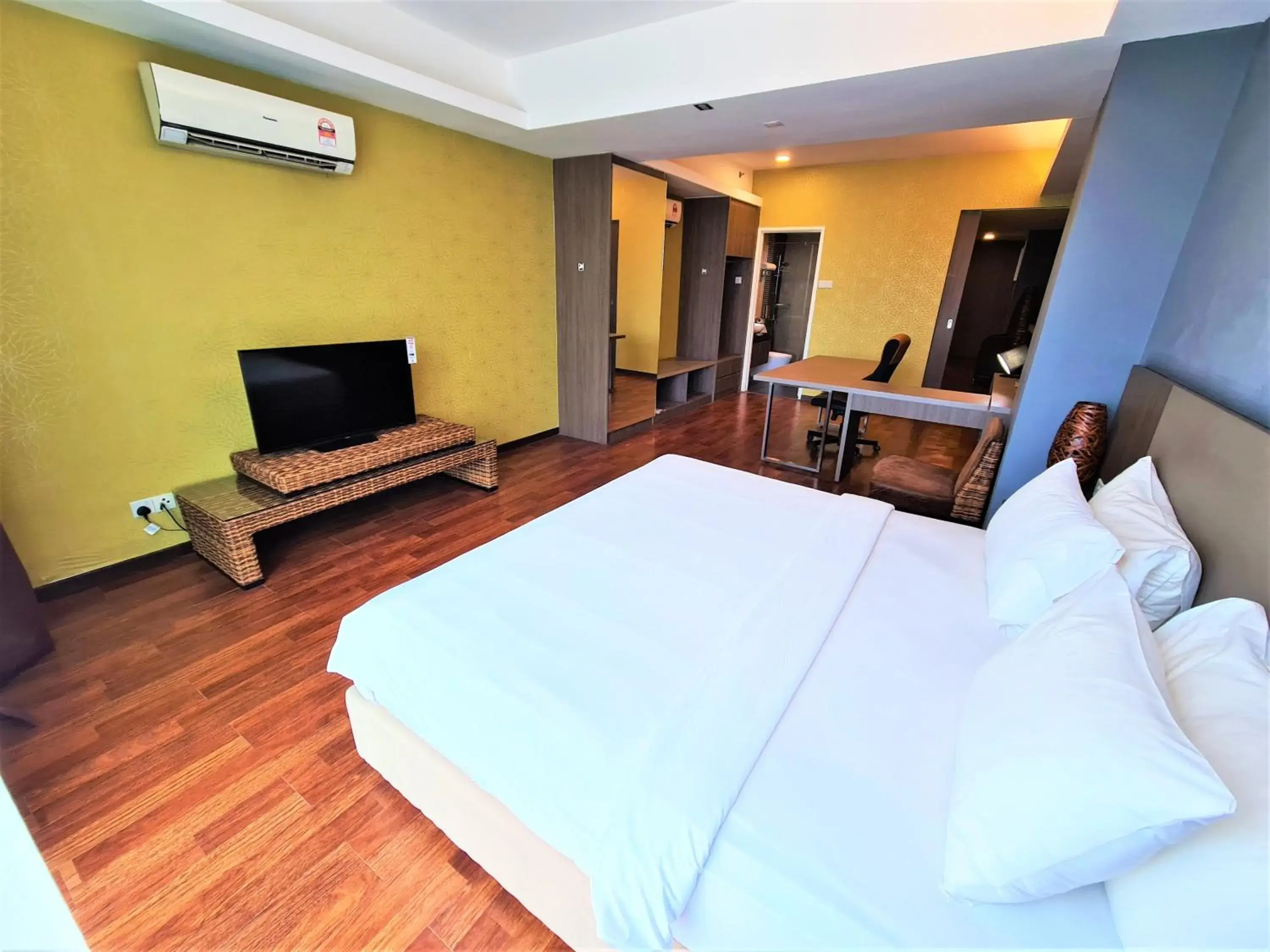 Nexus Regency Suites & Hotel