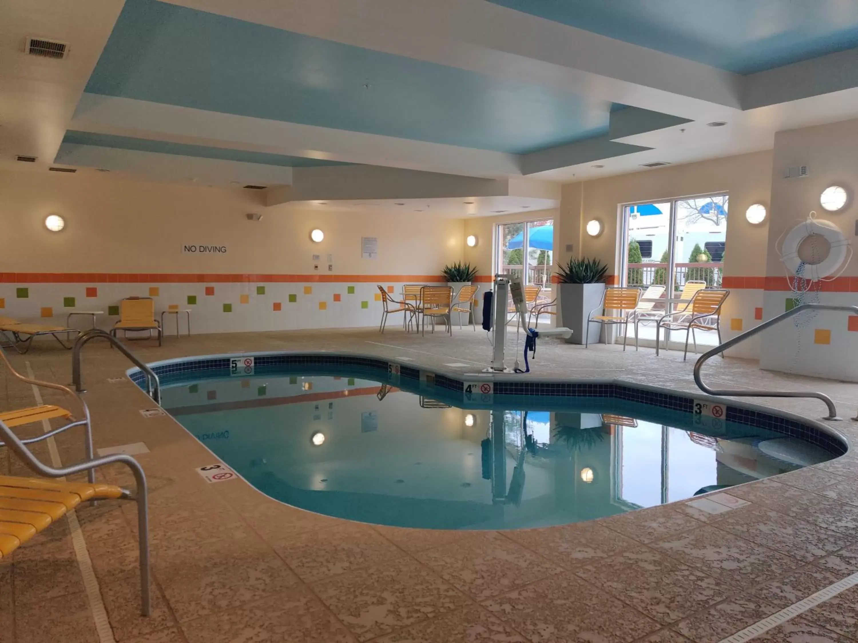 Activities, Swimming Pool in Comfort Inn & Suites South Akron