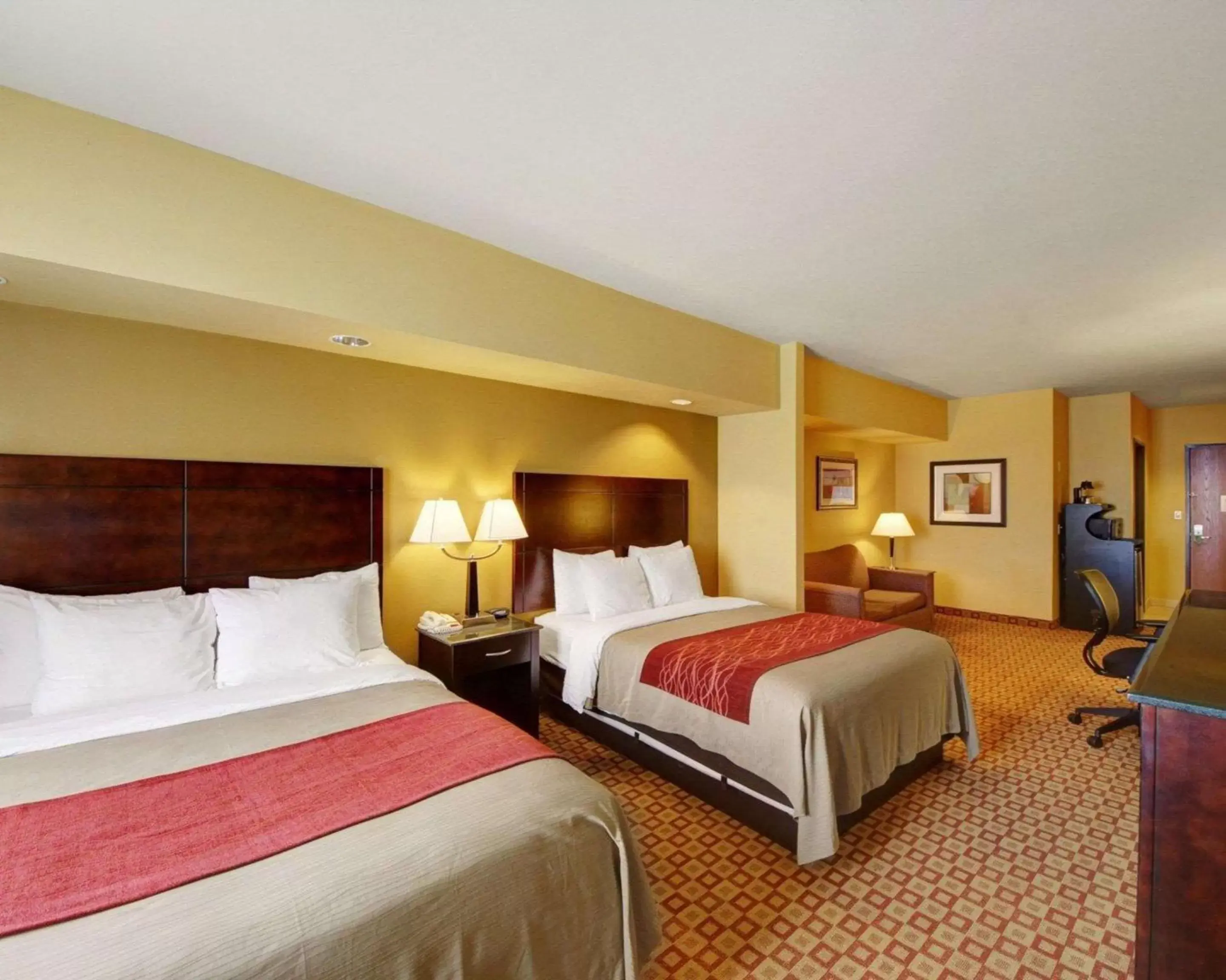Photo of the whole room, Bed in Comfort Inn & Suites Donna near I-2