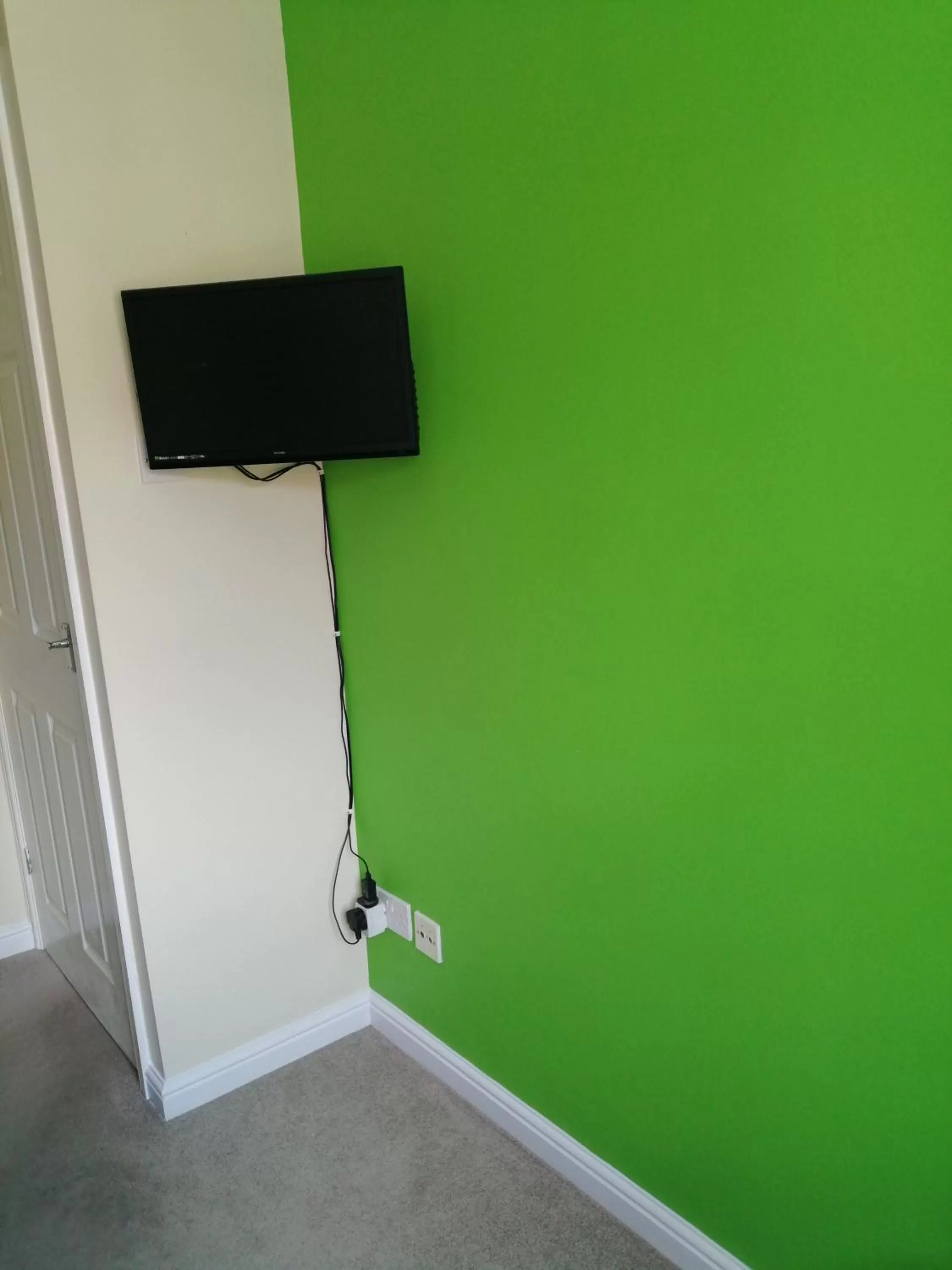 TV and multimedia, TV/Entertainment Center in 59 Halstead - Gorgeous single bedroom with private bathroom